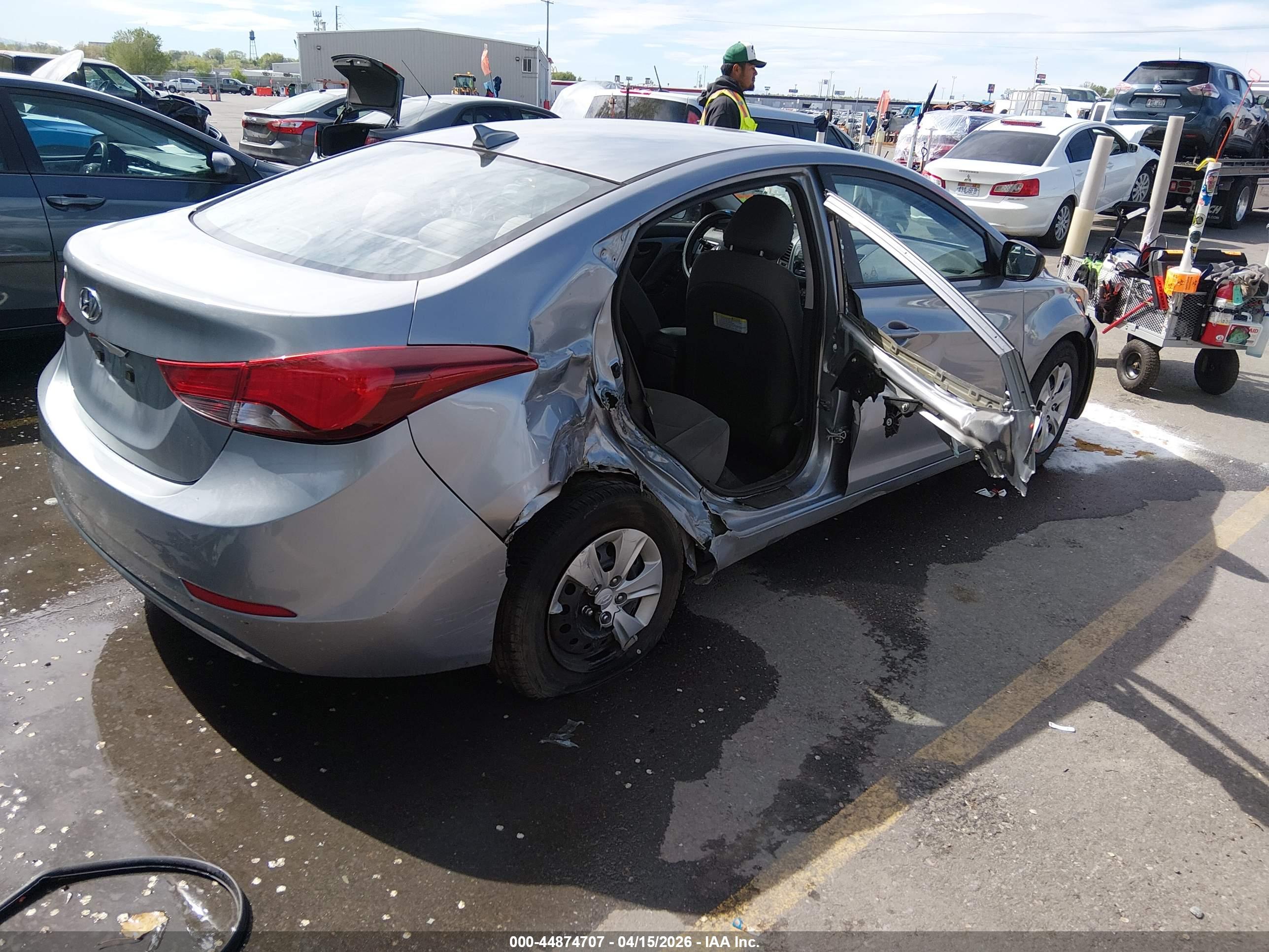 HYUNDAI ELANTRA image 4
