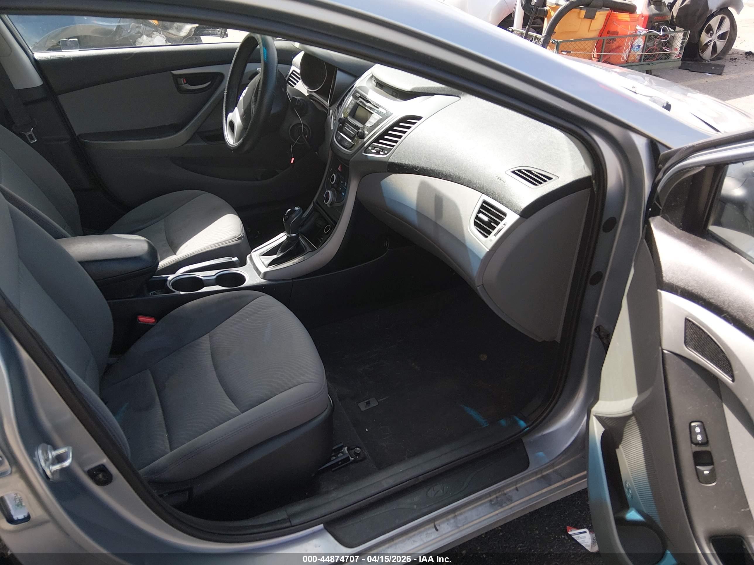 HYUNDAI ELANTRA image 5
