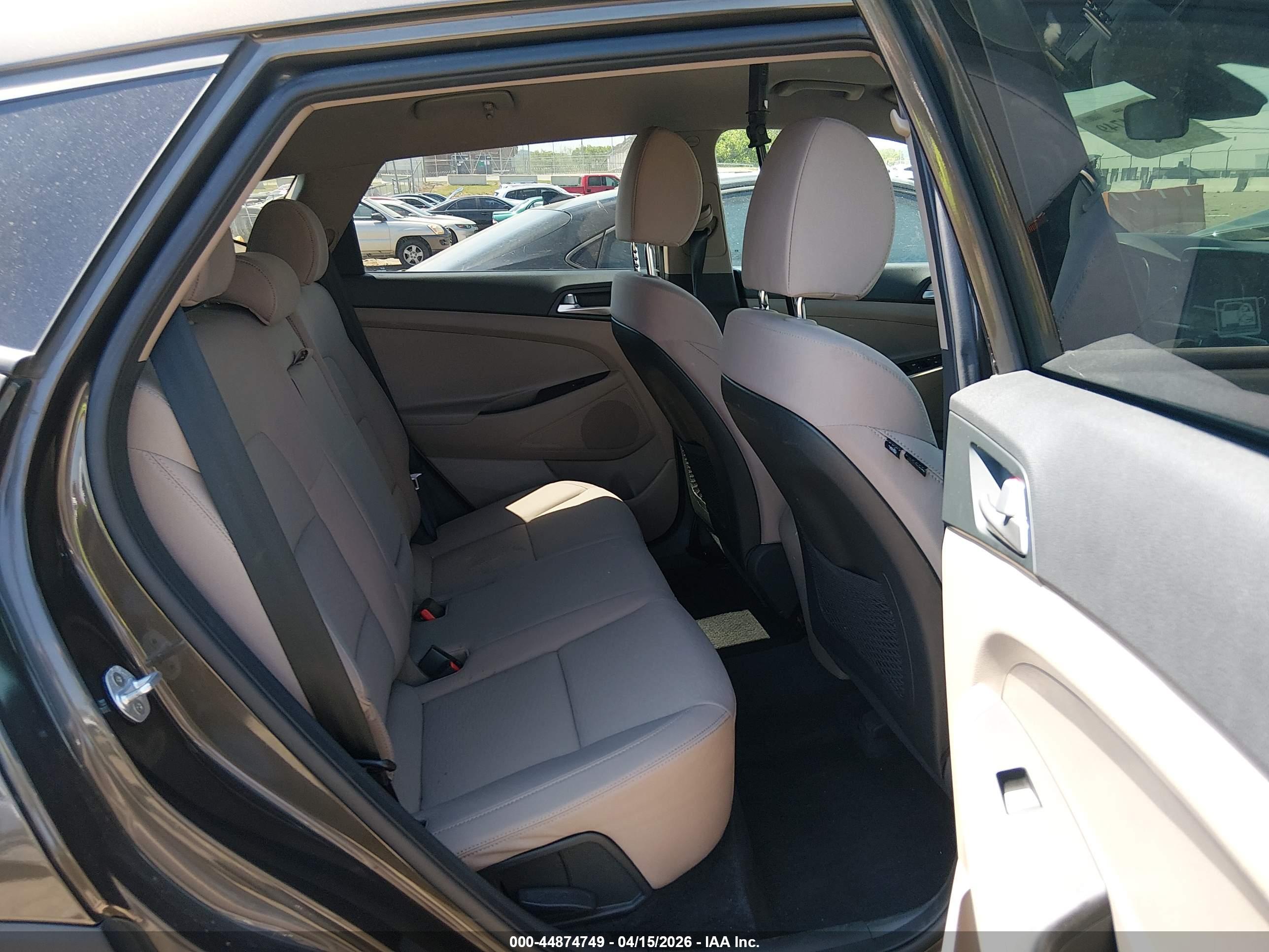 HYUNDAI TUCSON image 8