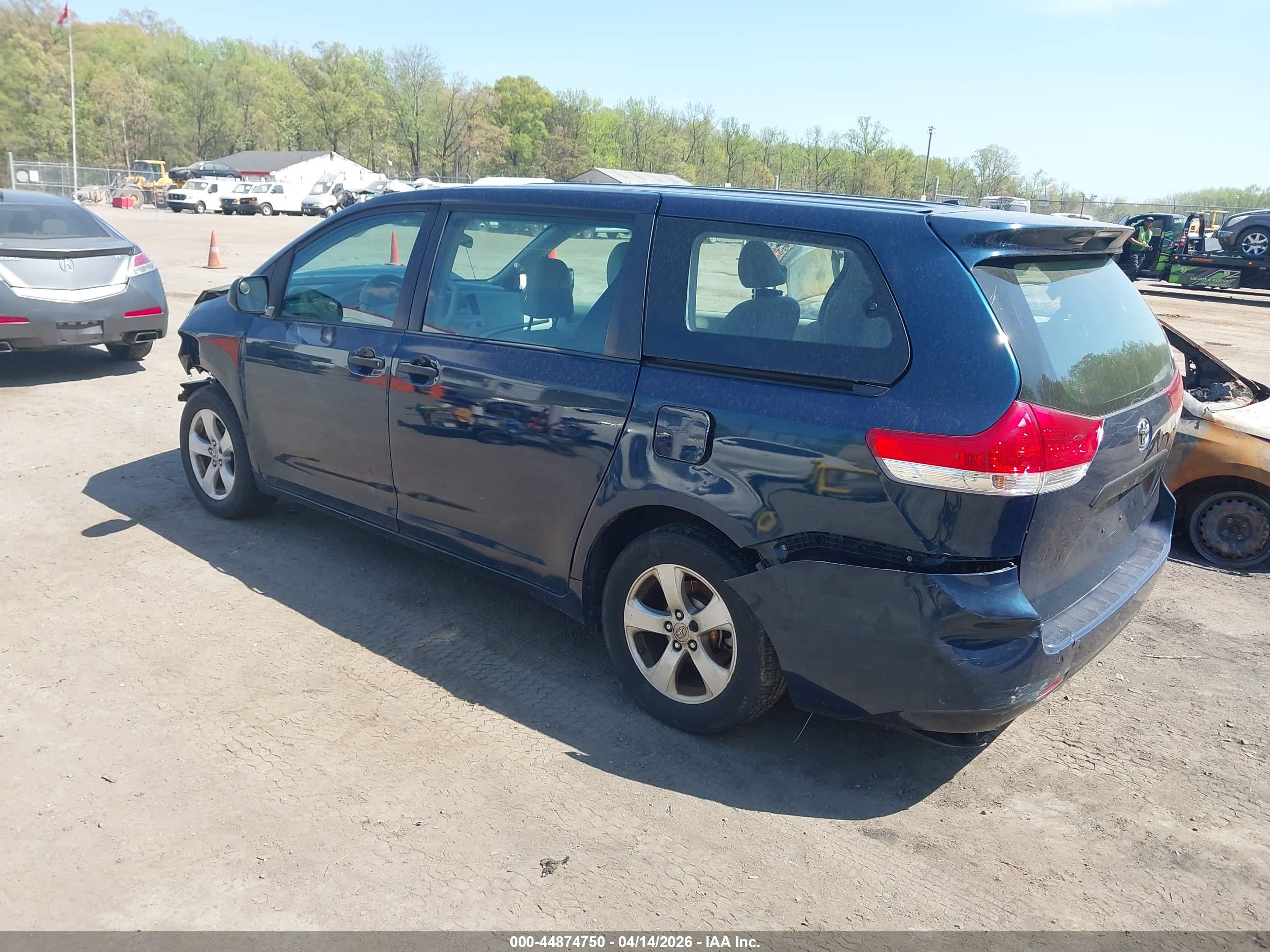 TOYOTA SIENNA image 3