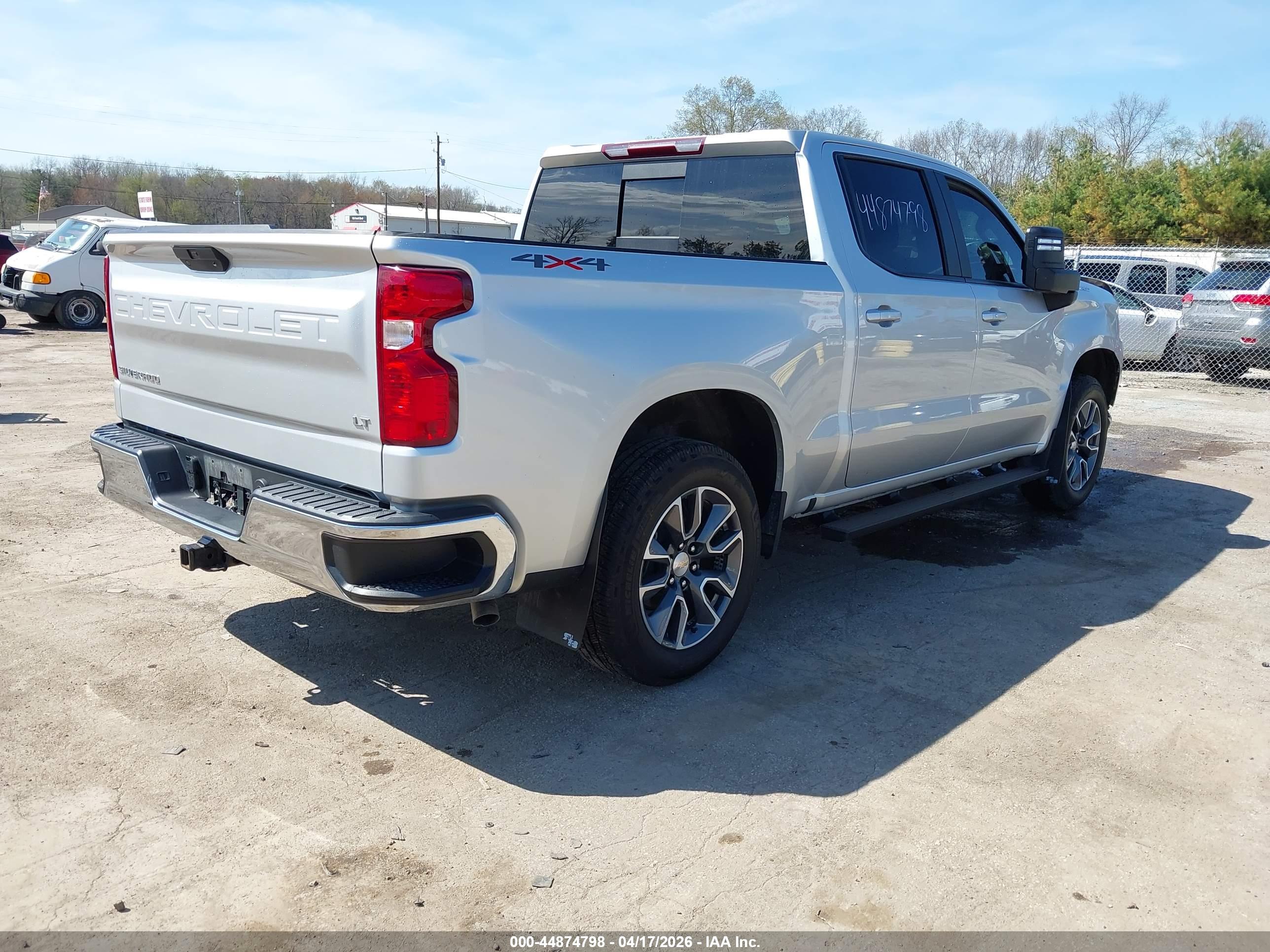 CHEVROLET SILVERADO image 4
