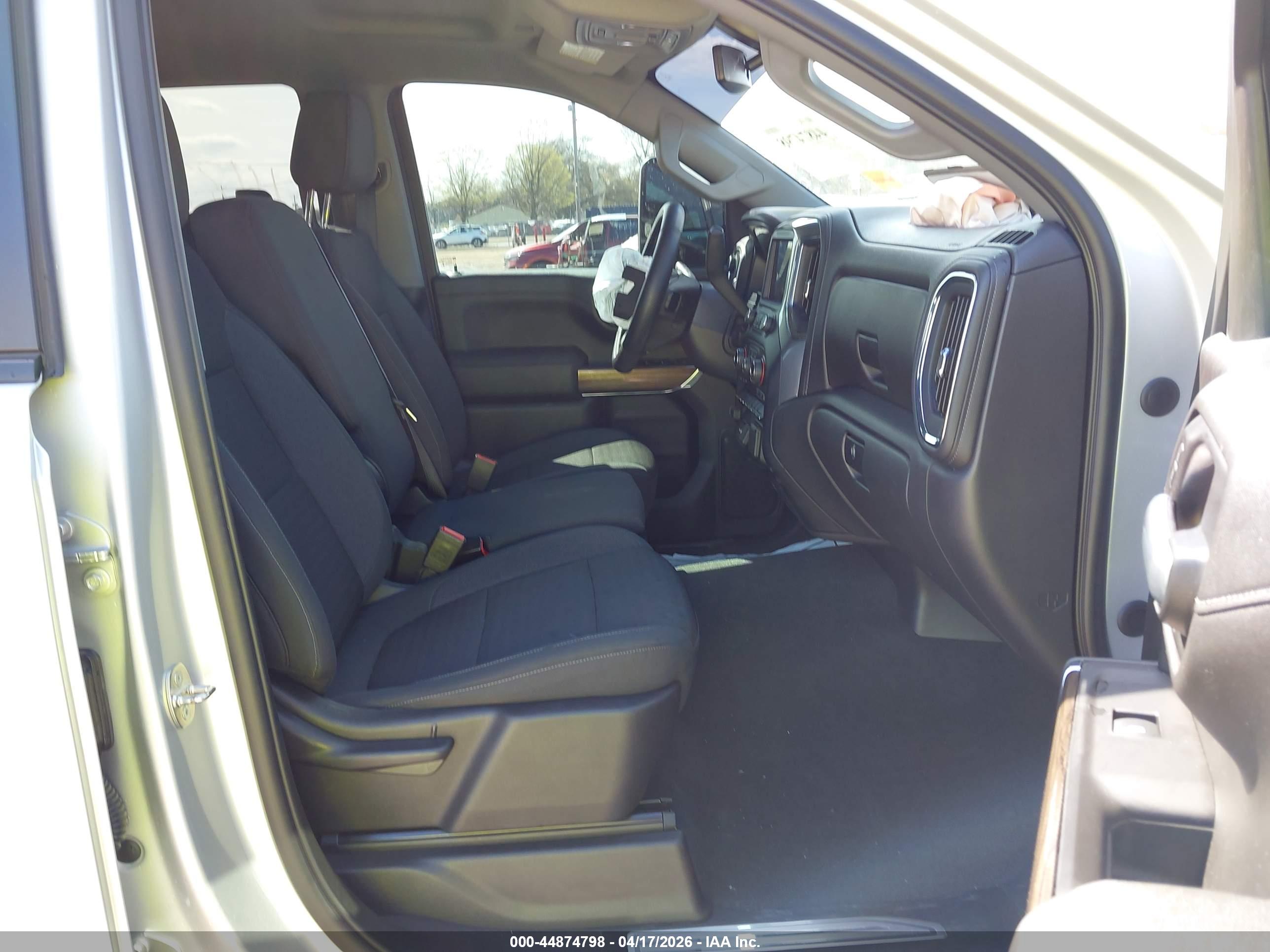CHEVROLET SILVERADO image 5