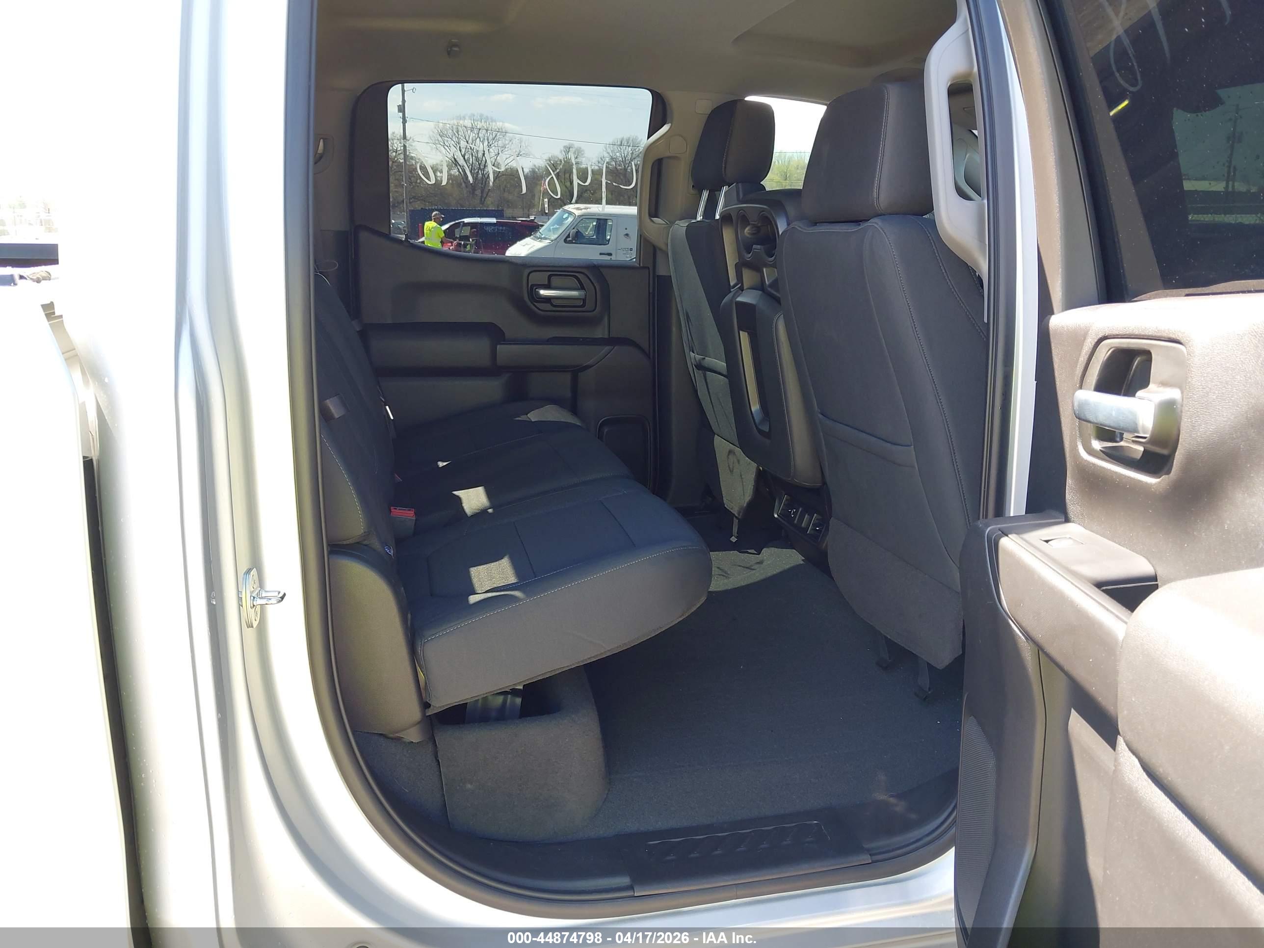 CHEVROLET SILVERADO image 8