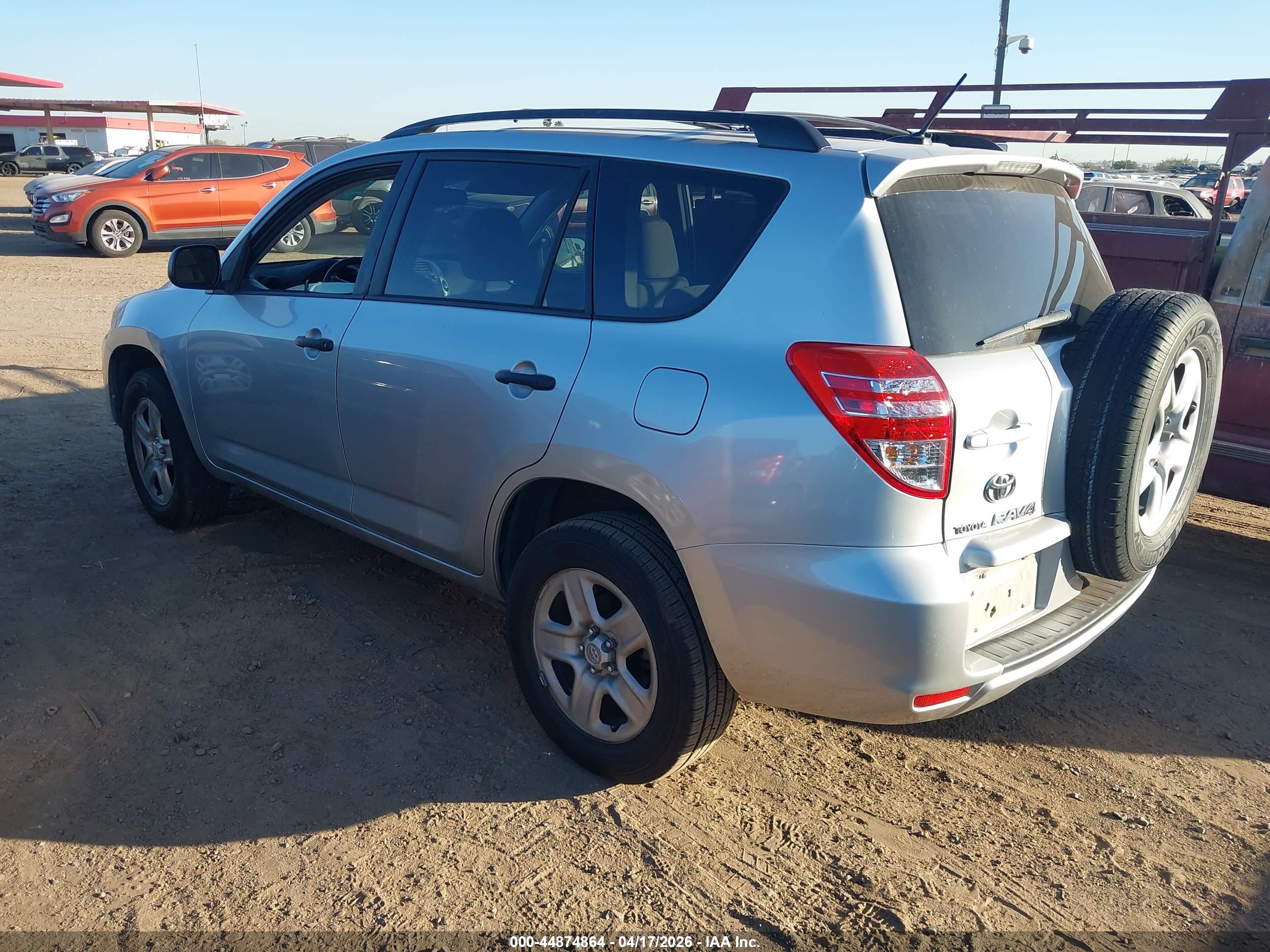 TOYOTA RAV4 image 3