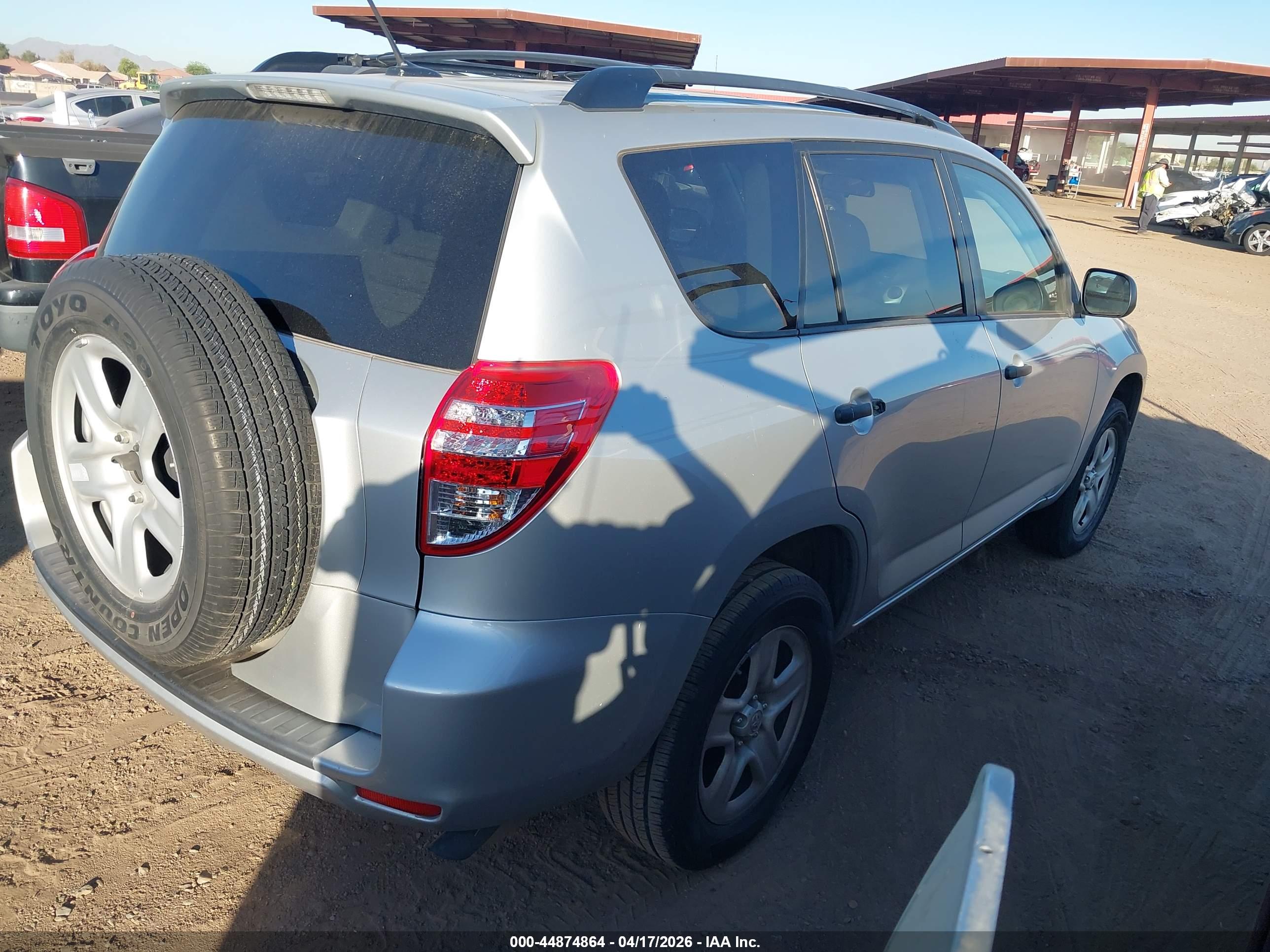 TOYOTA RAV4 image 4