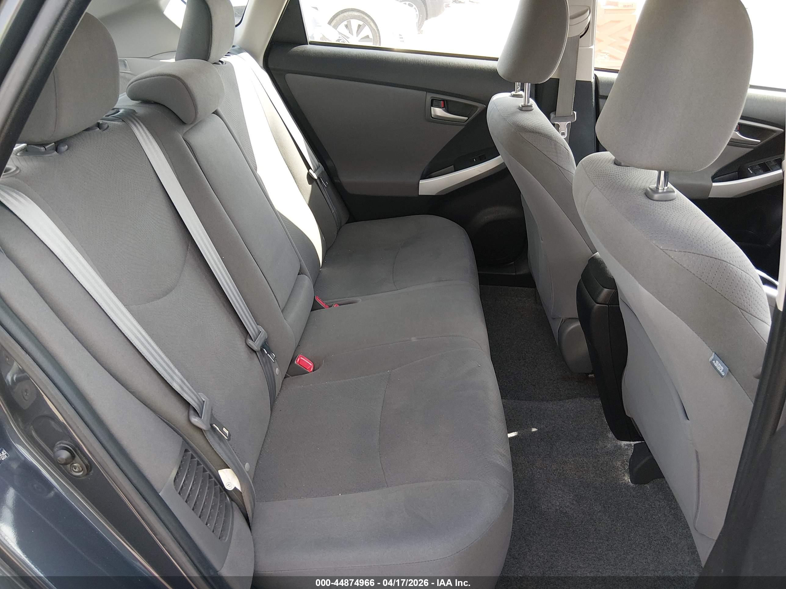 TOYOTA PRIUS image 8