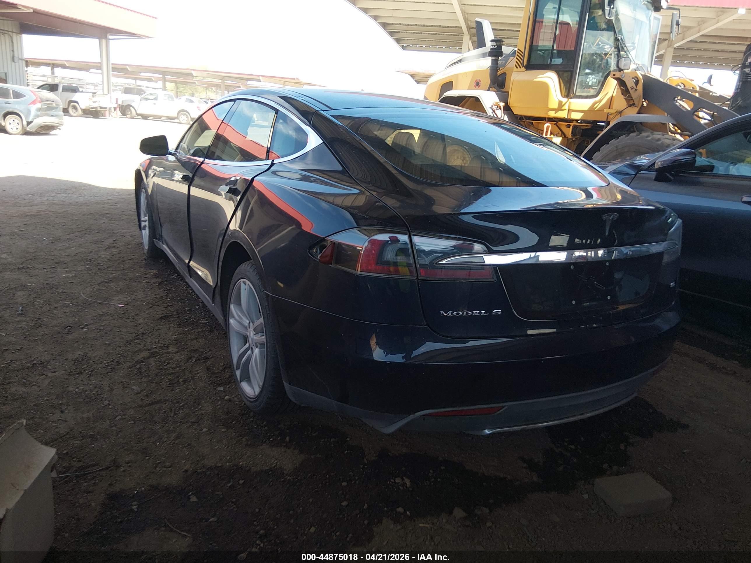 TESLA MODEL image 3