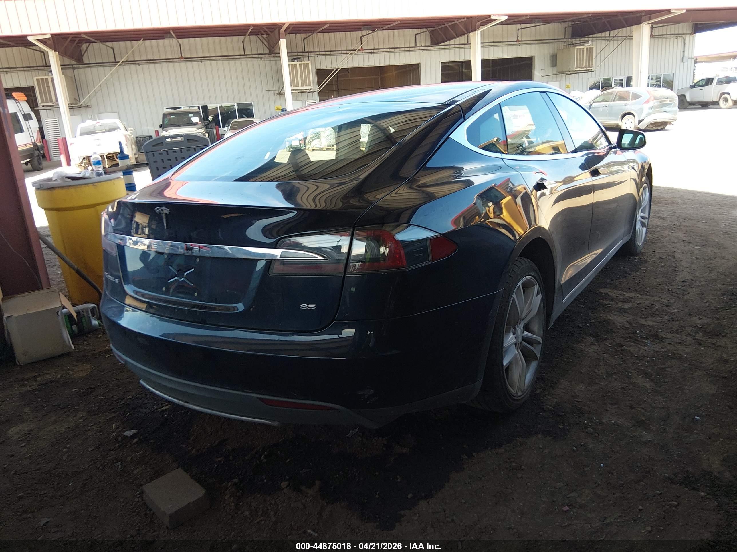 TESLA MODEL image 4