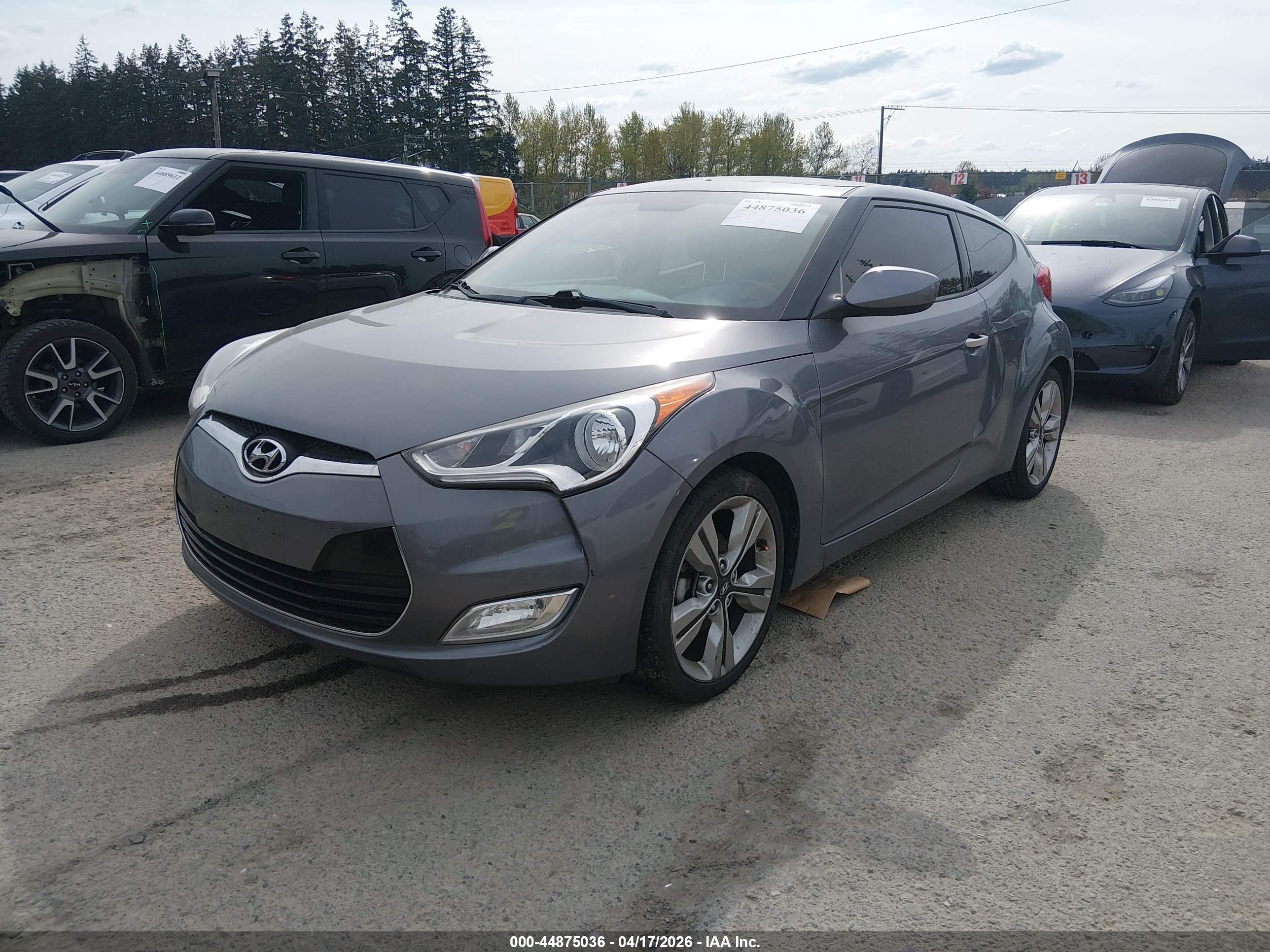 HYUNDAI VELOSTER image 2
