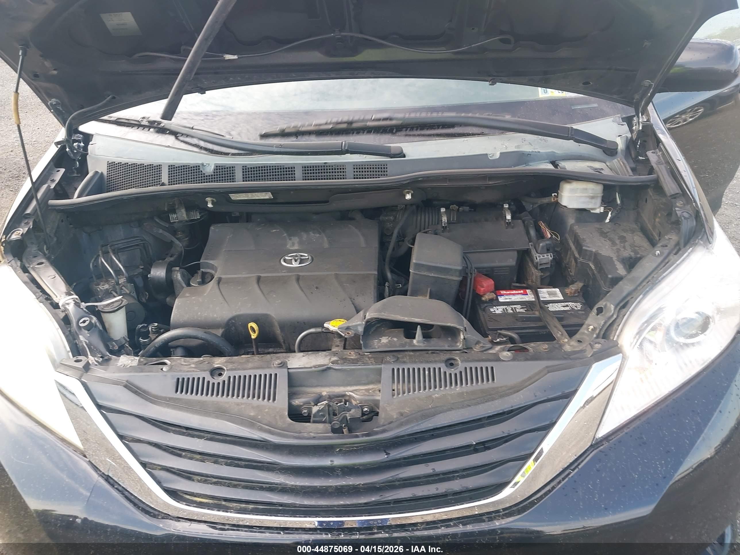 TOYOTA SIENNA image 10