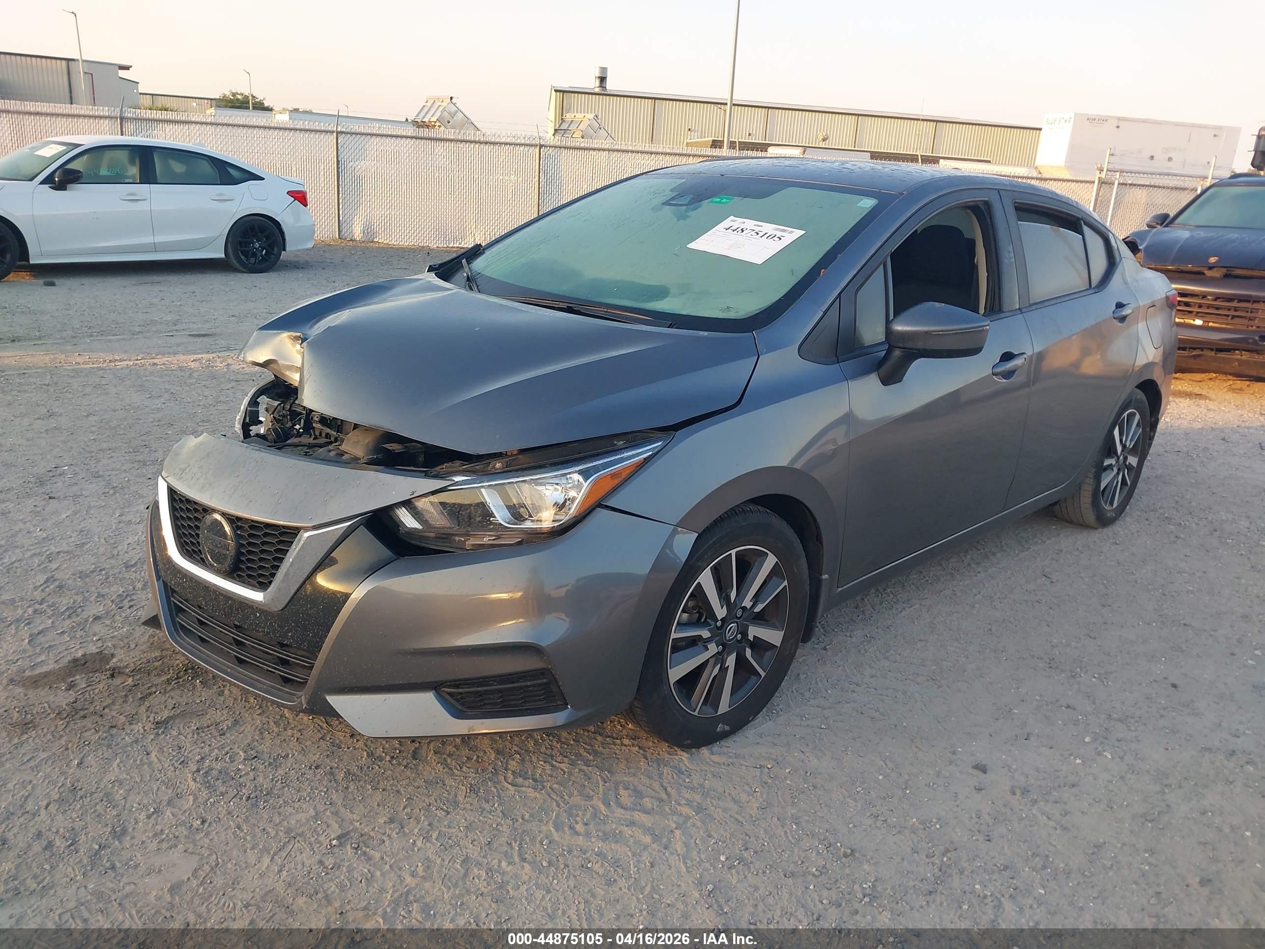 NISSAN VERSA image 2