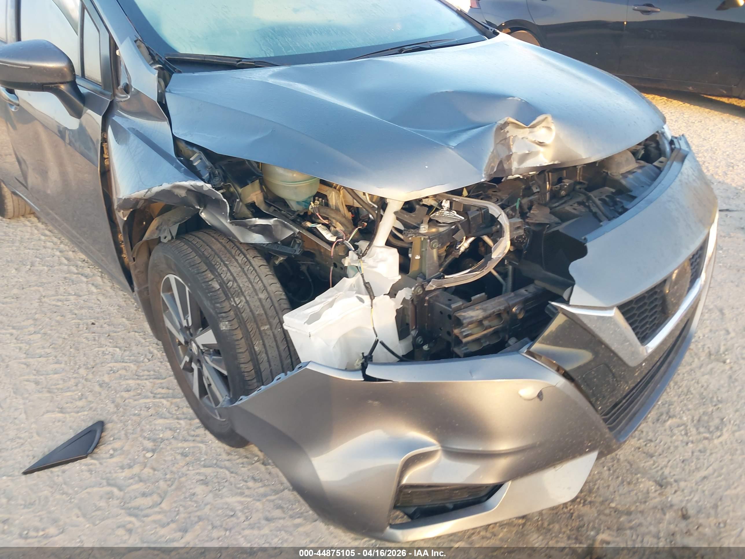 NISSAN VERSA image 6