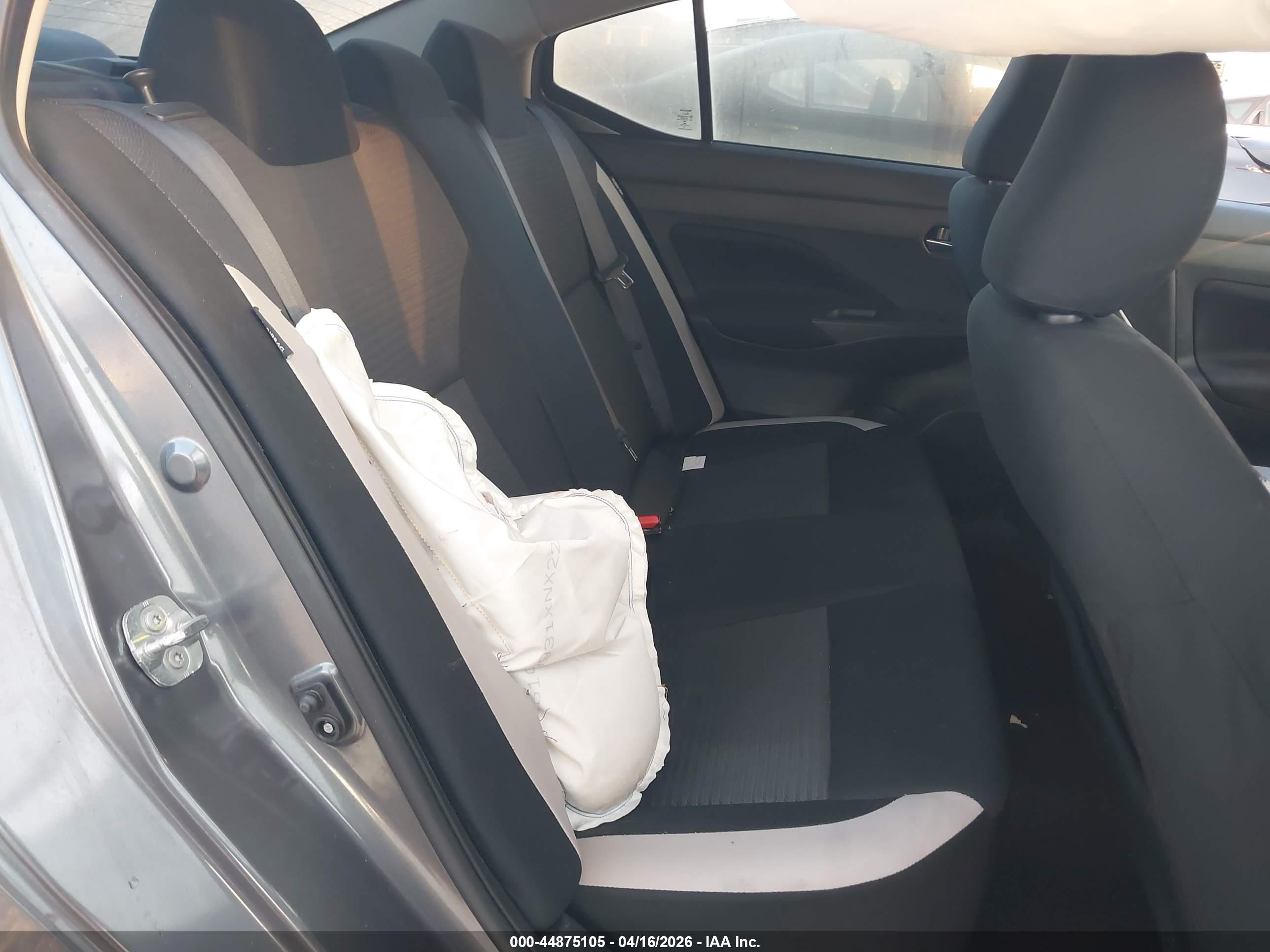 NISSAN VERSA image 8