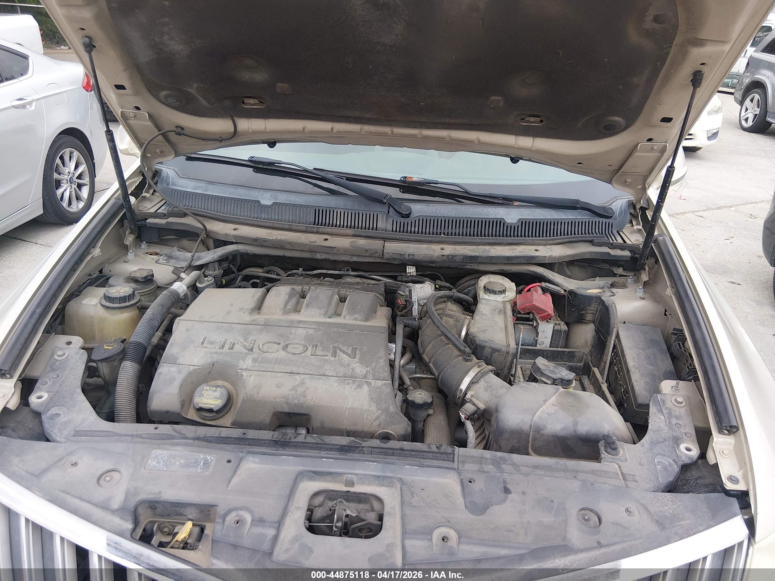 LINCOLN MKT image 10