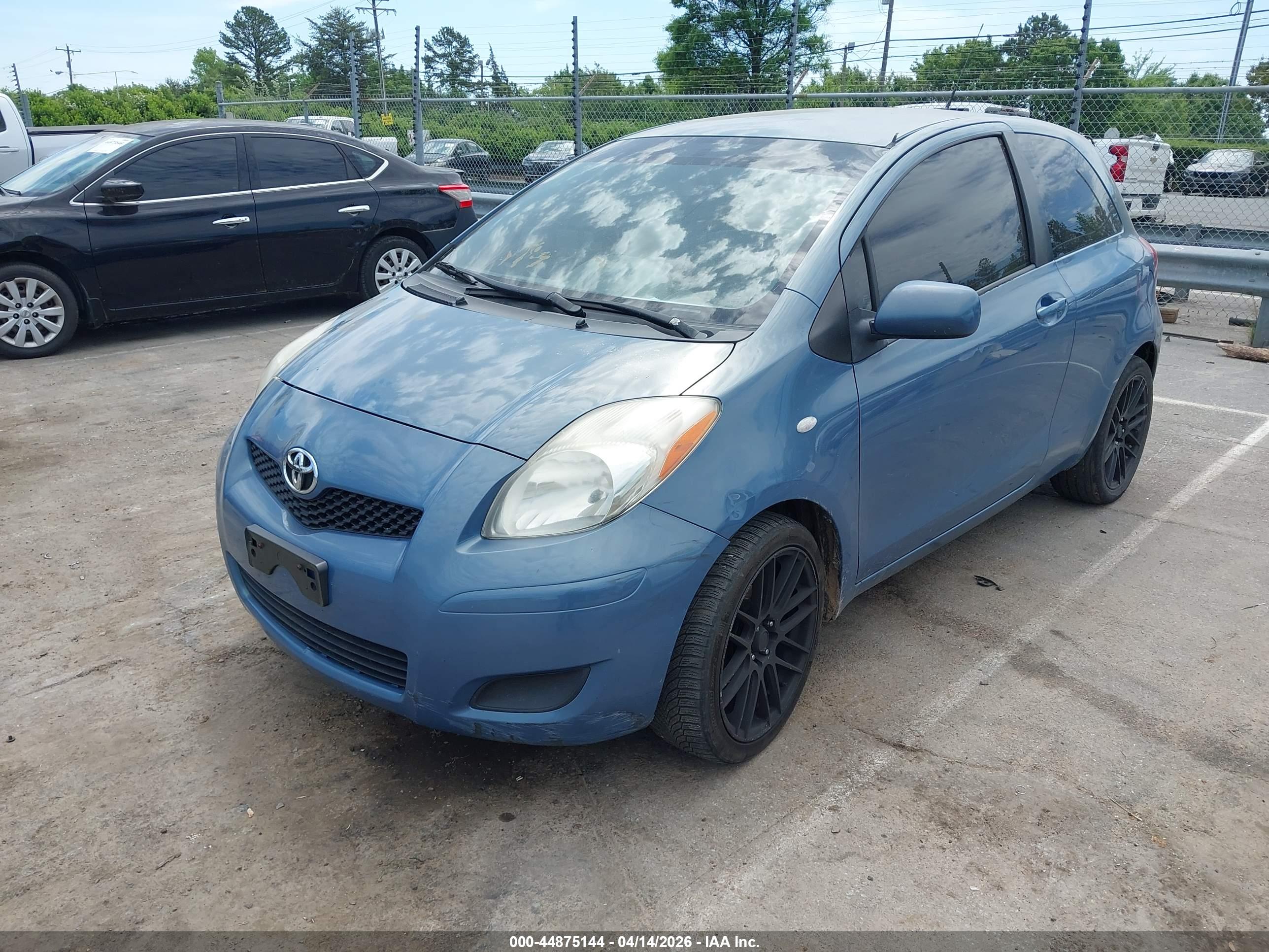 TOYOTA YARIS image 2