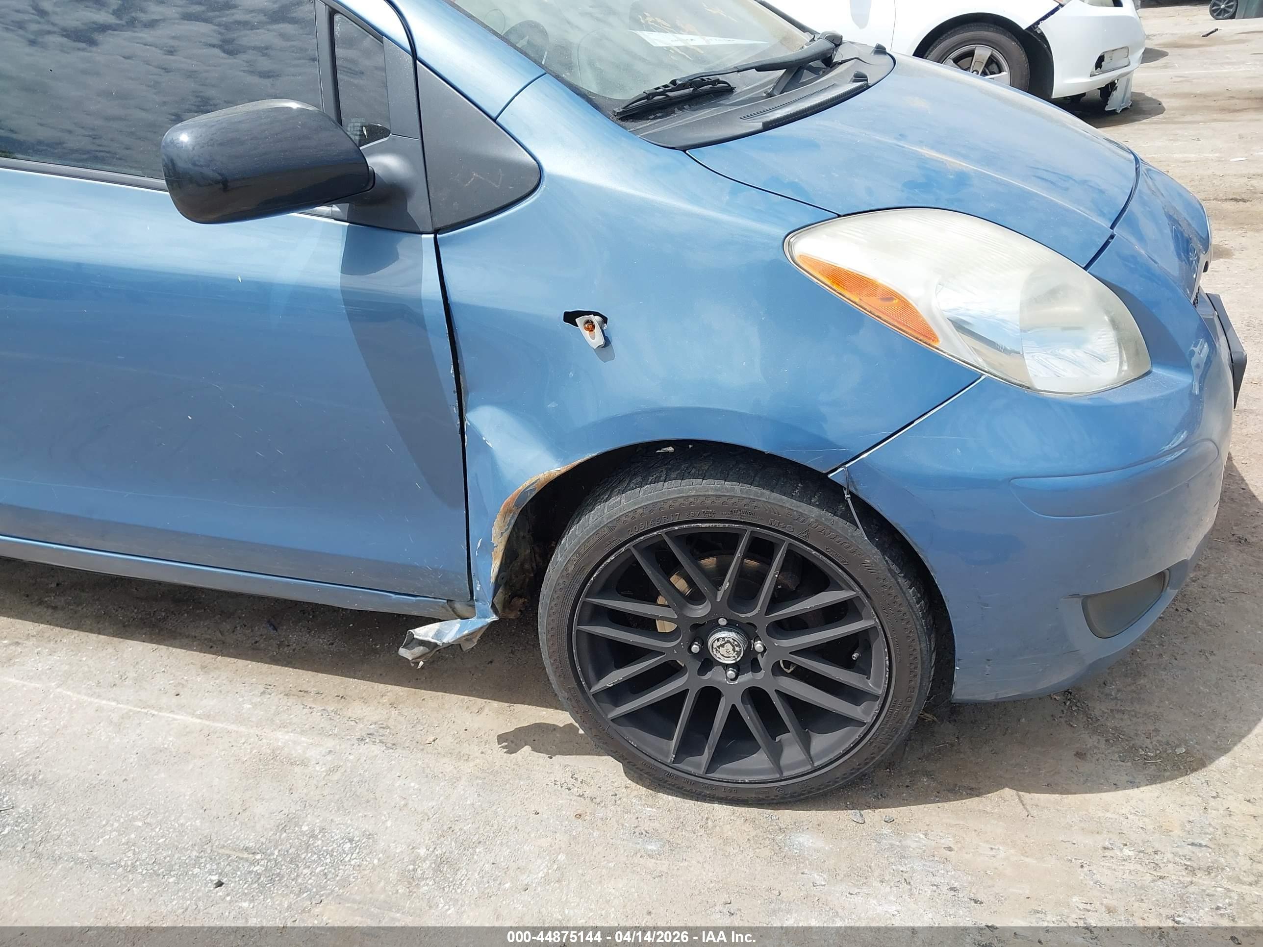 TOYOTA YARIS image 6