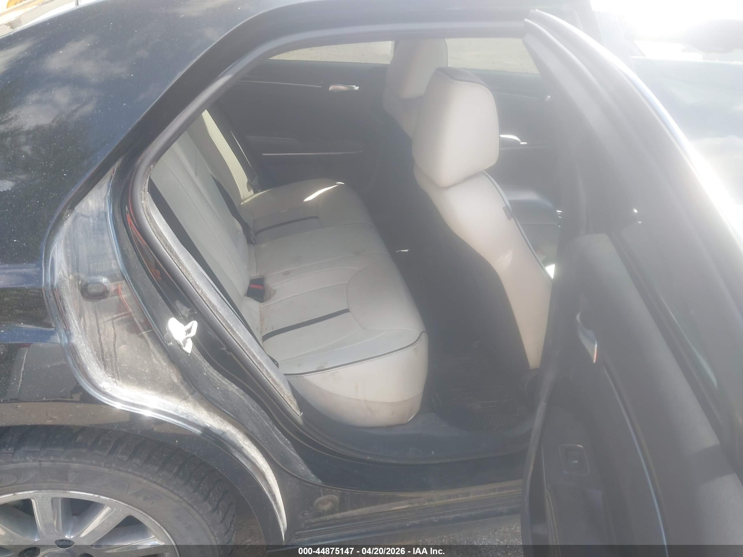 CHRYSLER 300 image 8