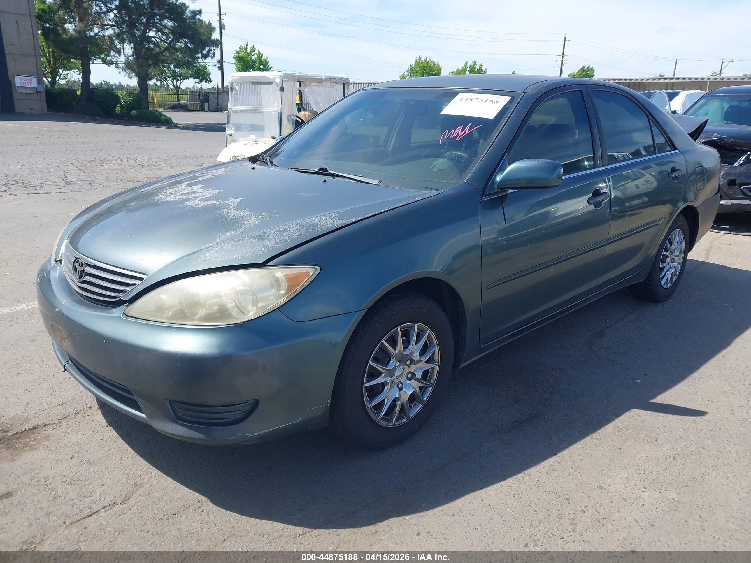 TOYOTA CAMRY image 2