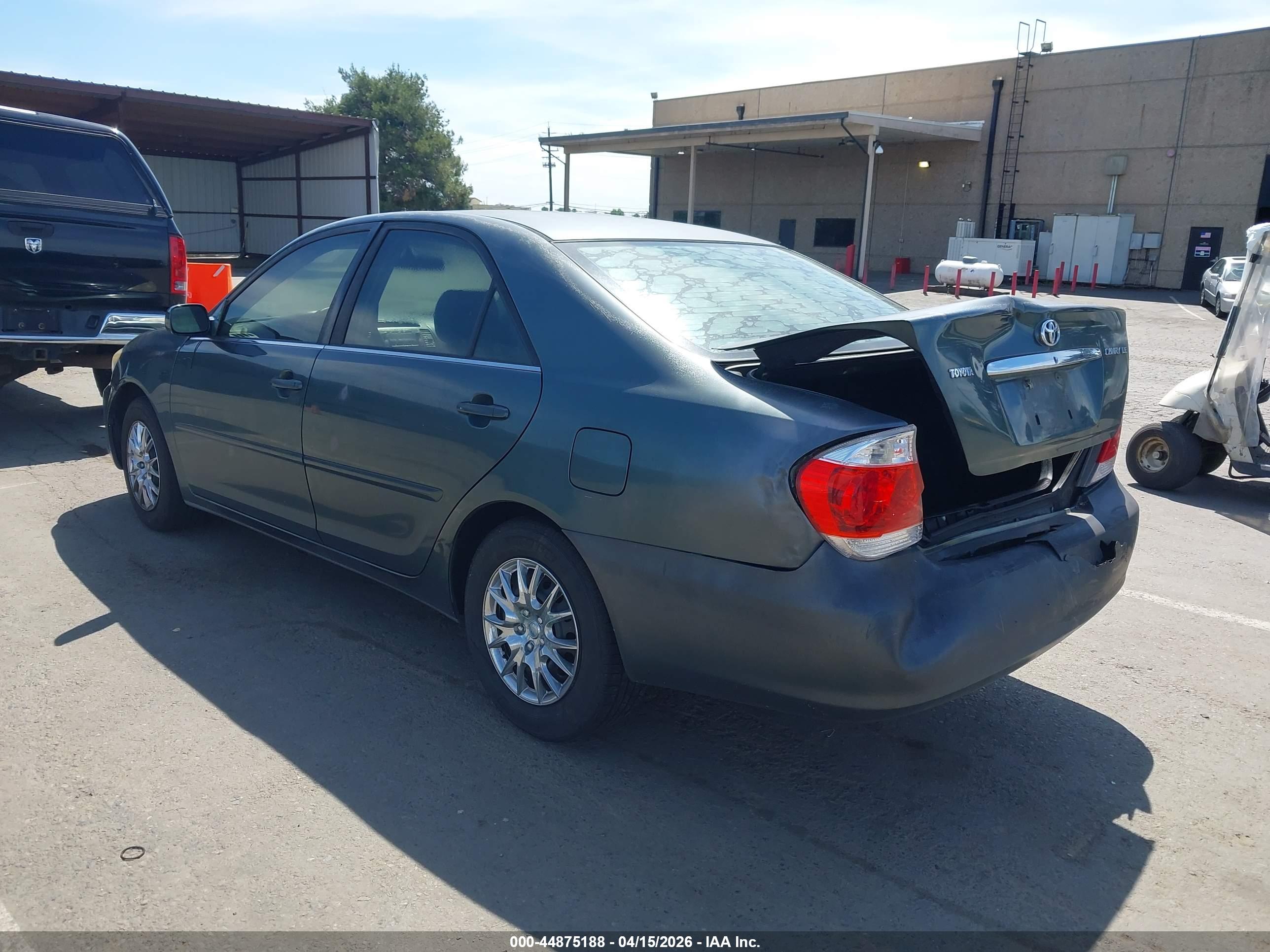 TOYOTA CAMRY image 3