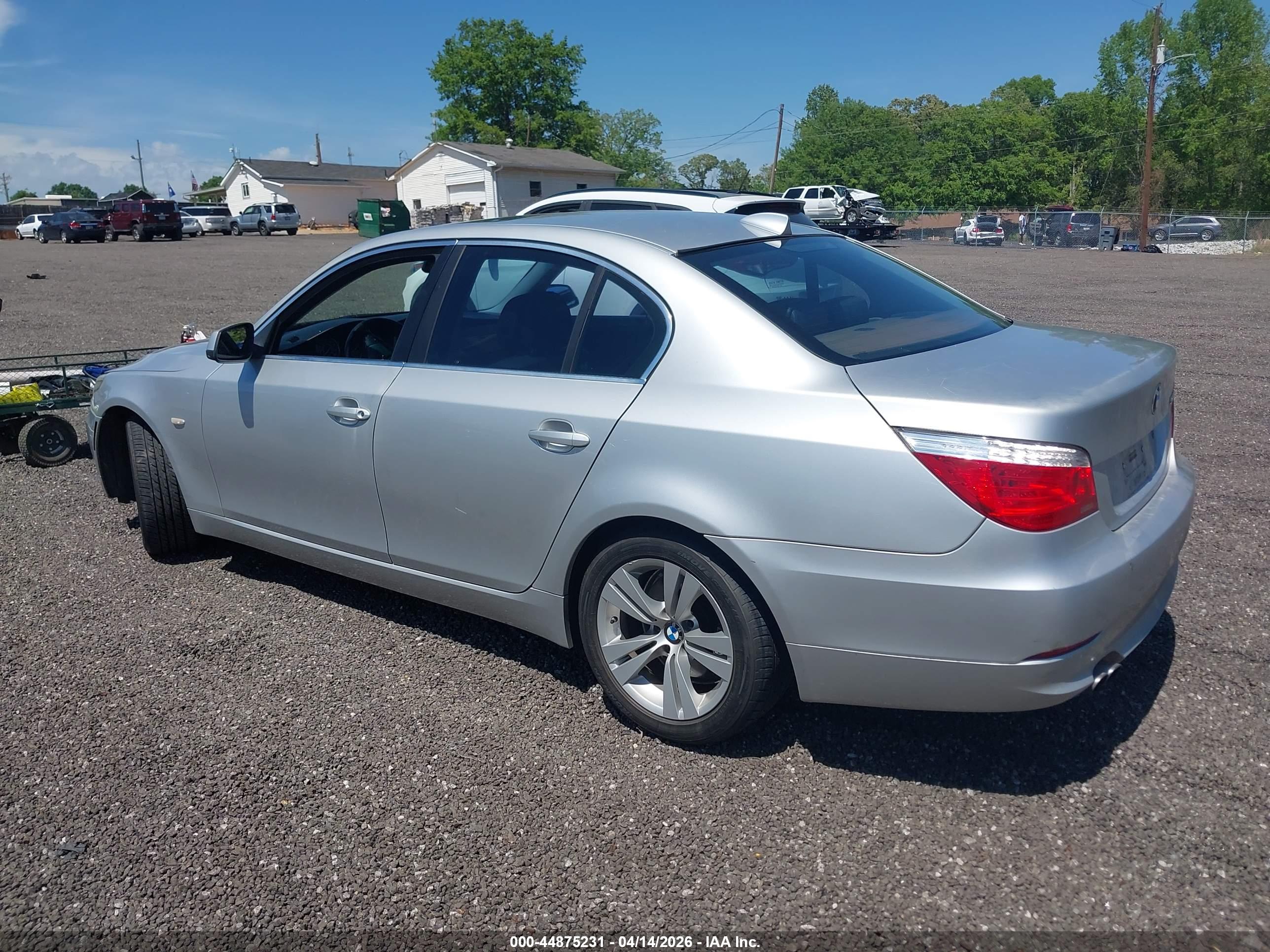 BMW 528I image 3