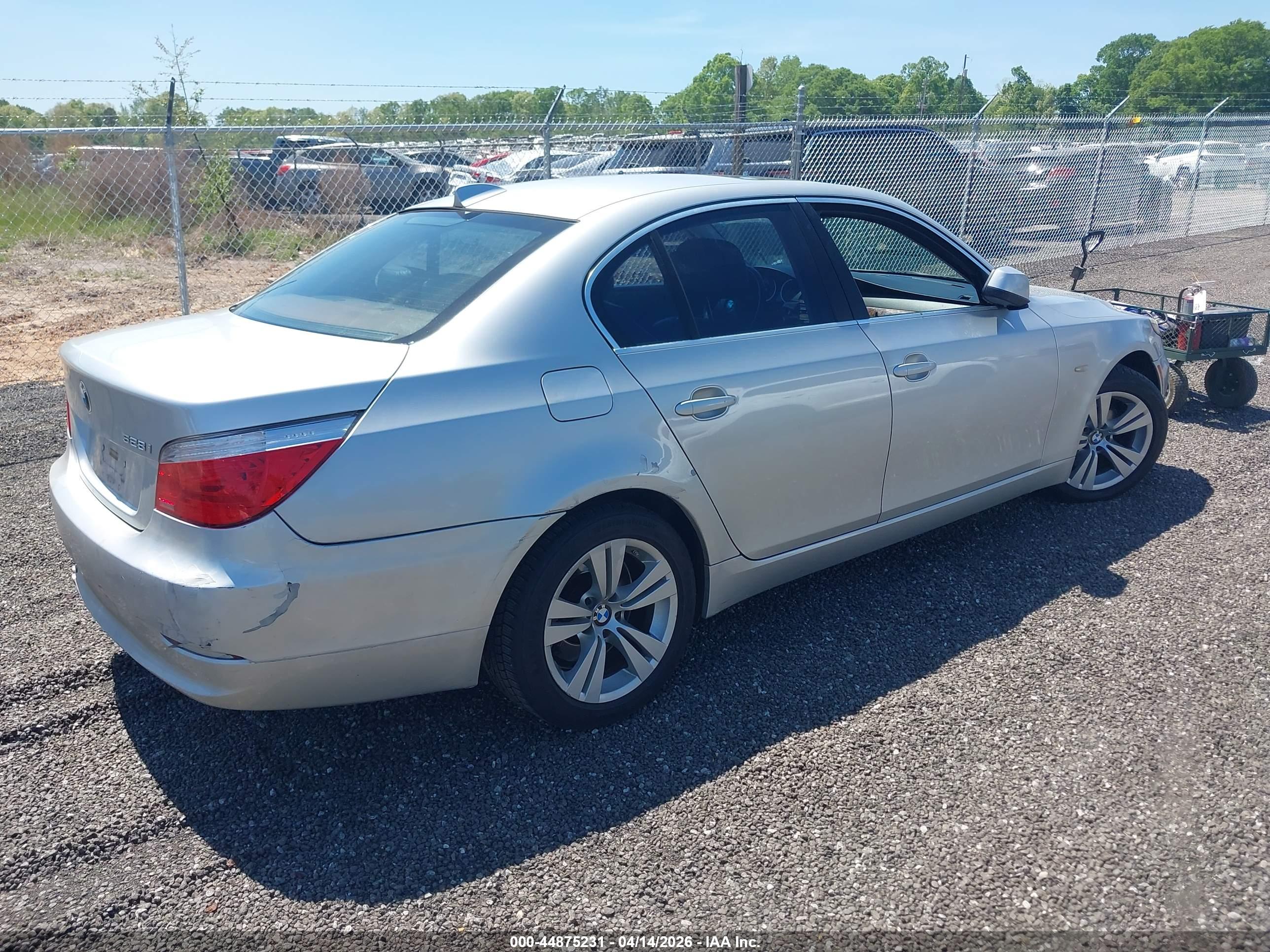 BMW 528I image 4