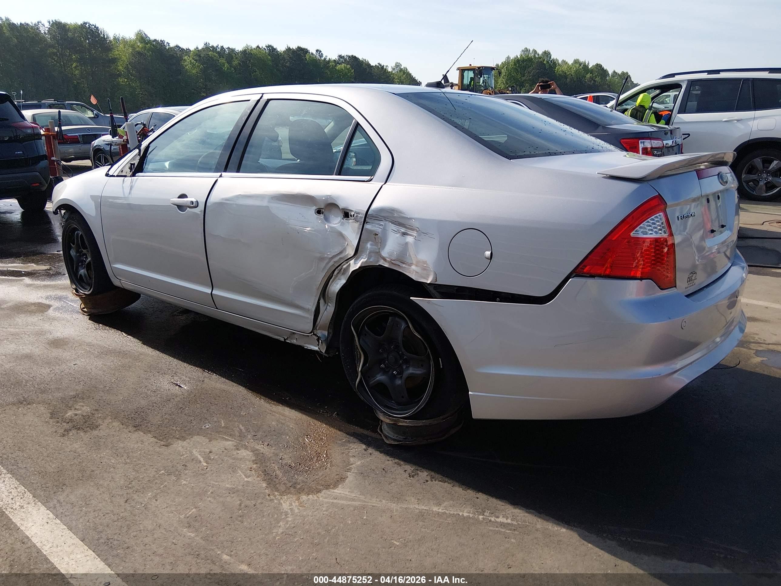 FORD FUSION image 3