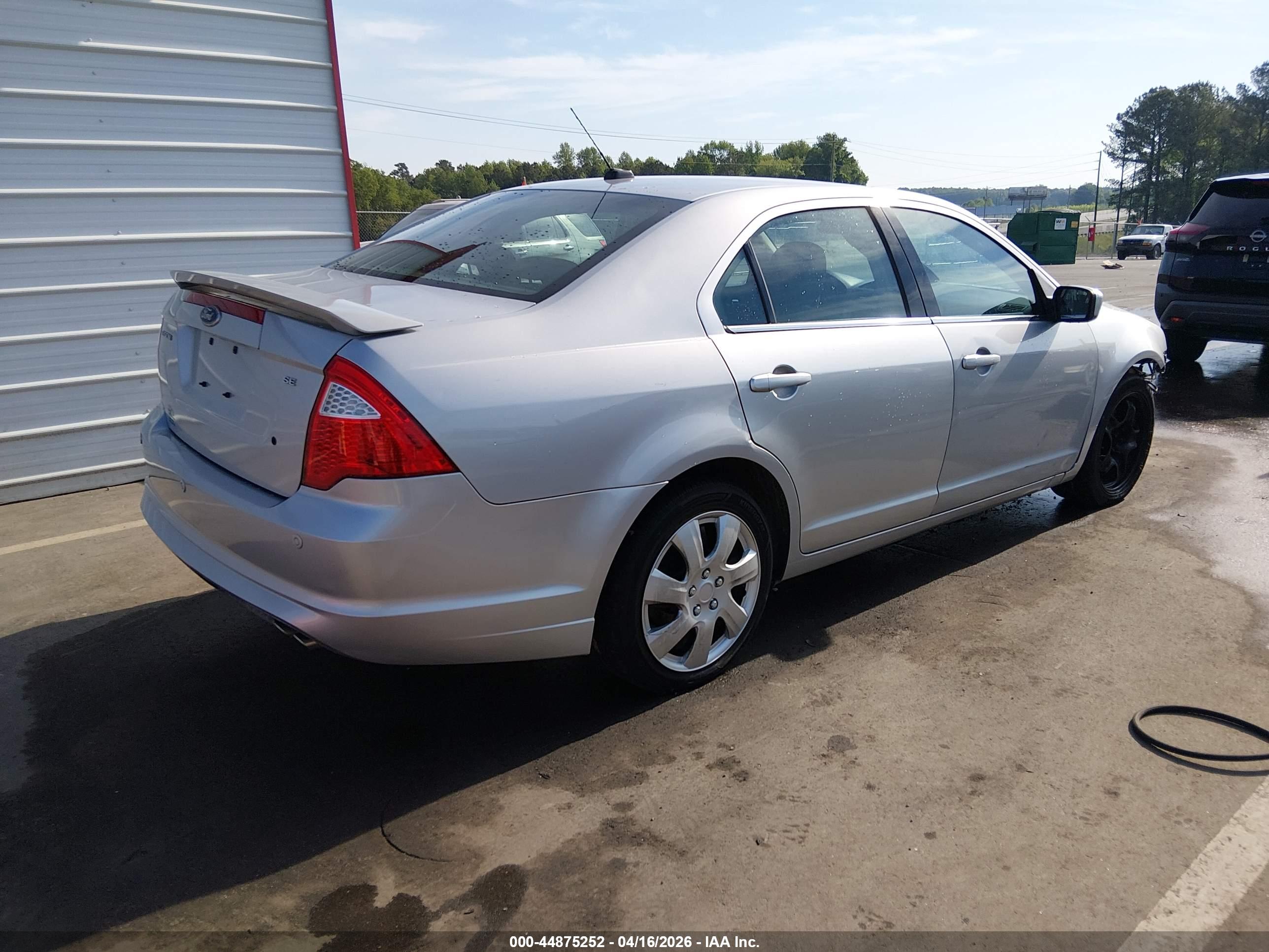 FORD FUSION image 4