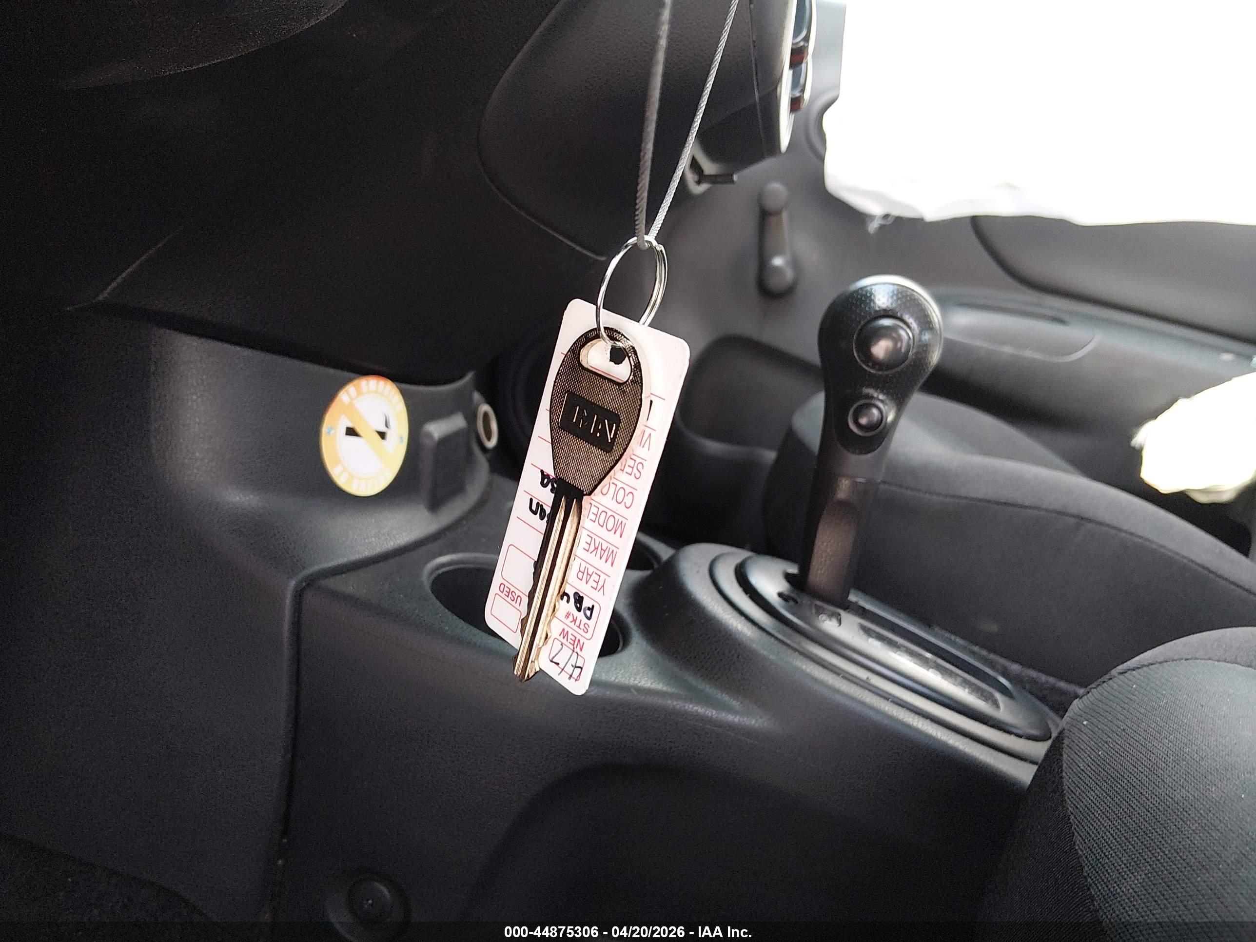 NISSAN VERSA image 11