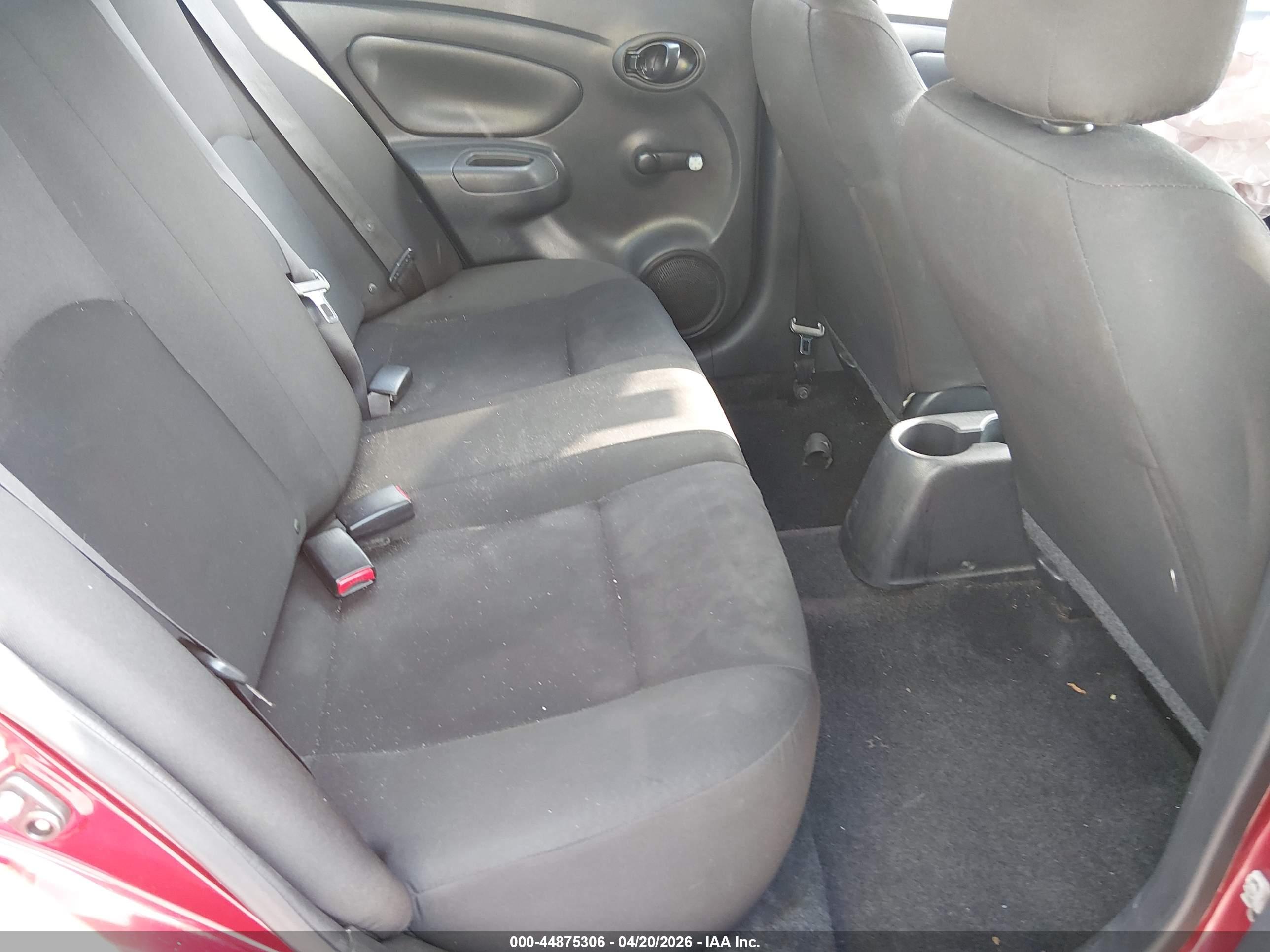 NISSAN VERSA image 8