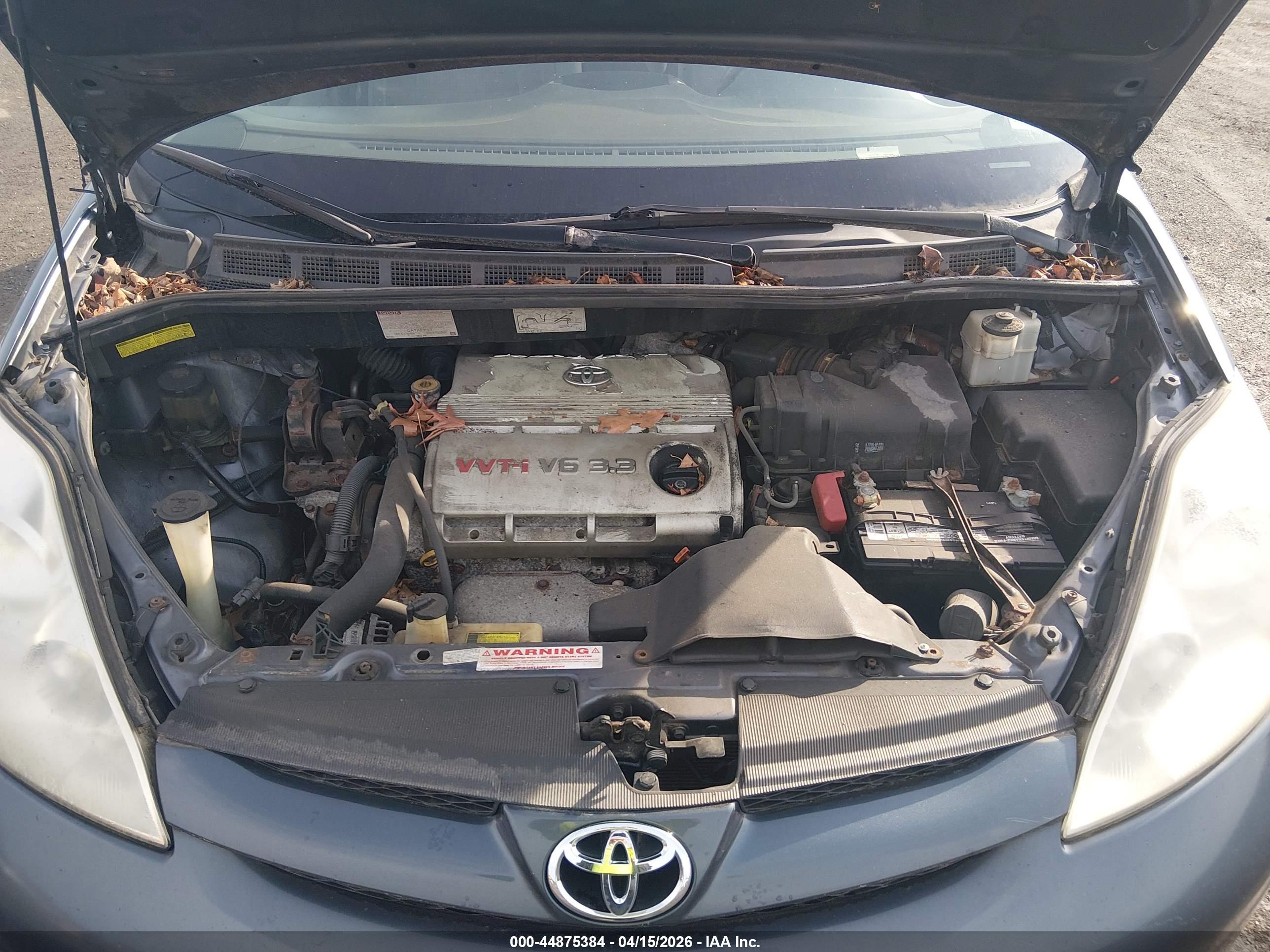 TOYOTA SIENNA image 10
