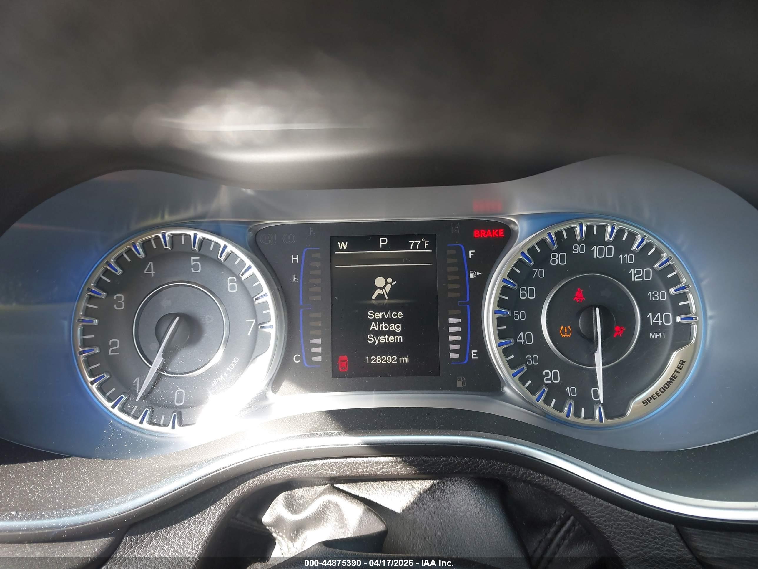 CHRYSLER 200 image 7