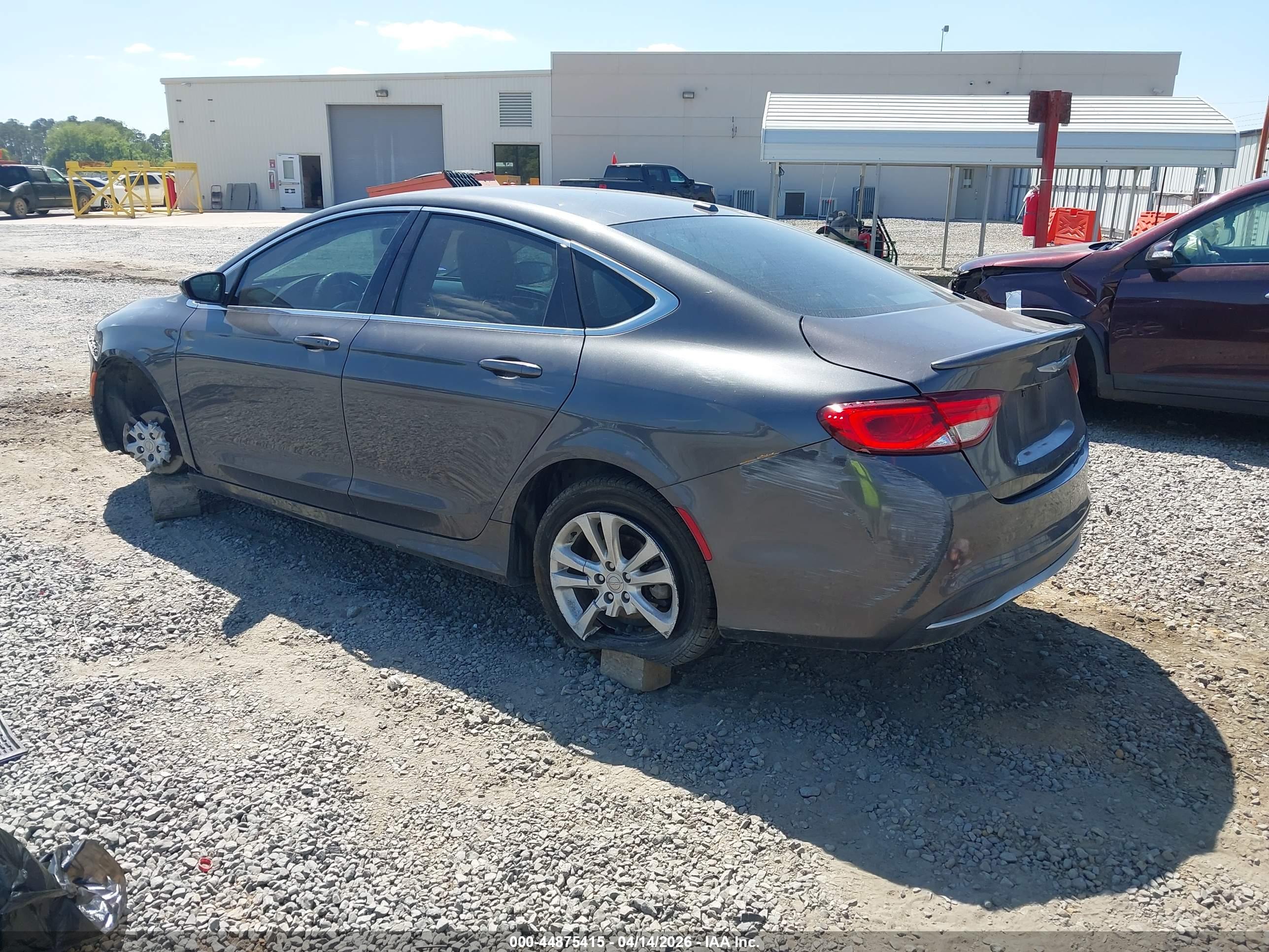 CHRYSLER 200 image 3