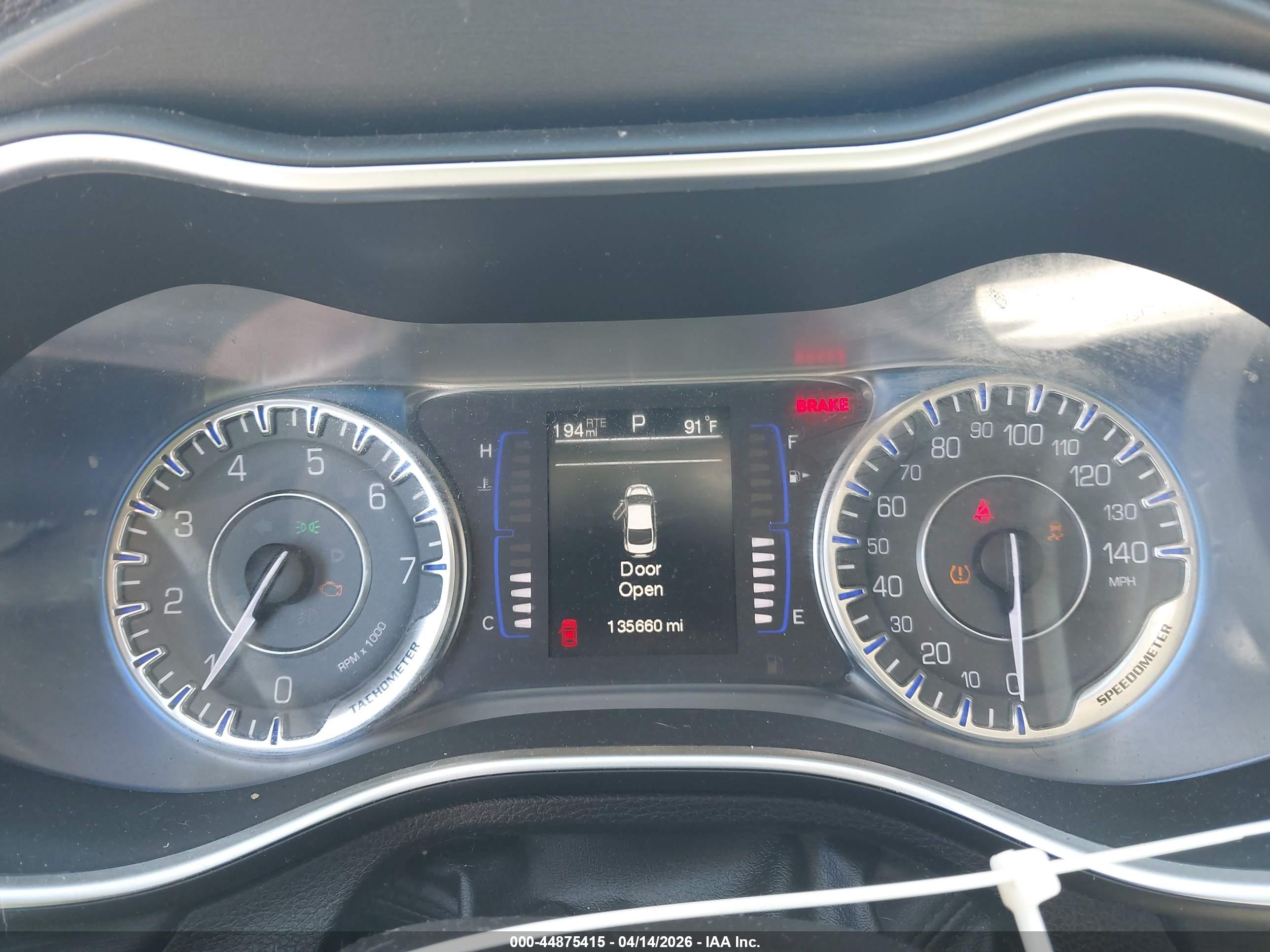 CHRYSLER 200 image 7