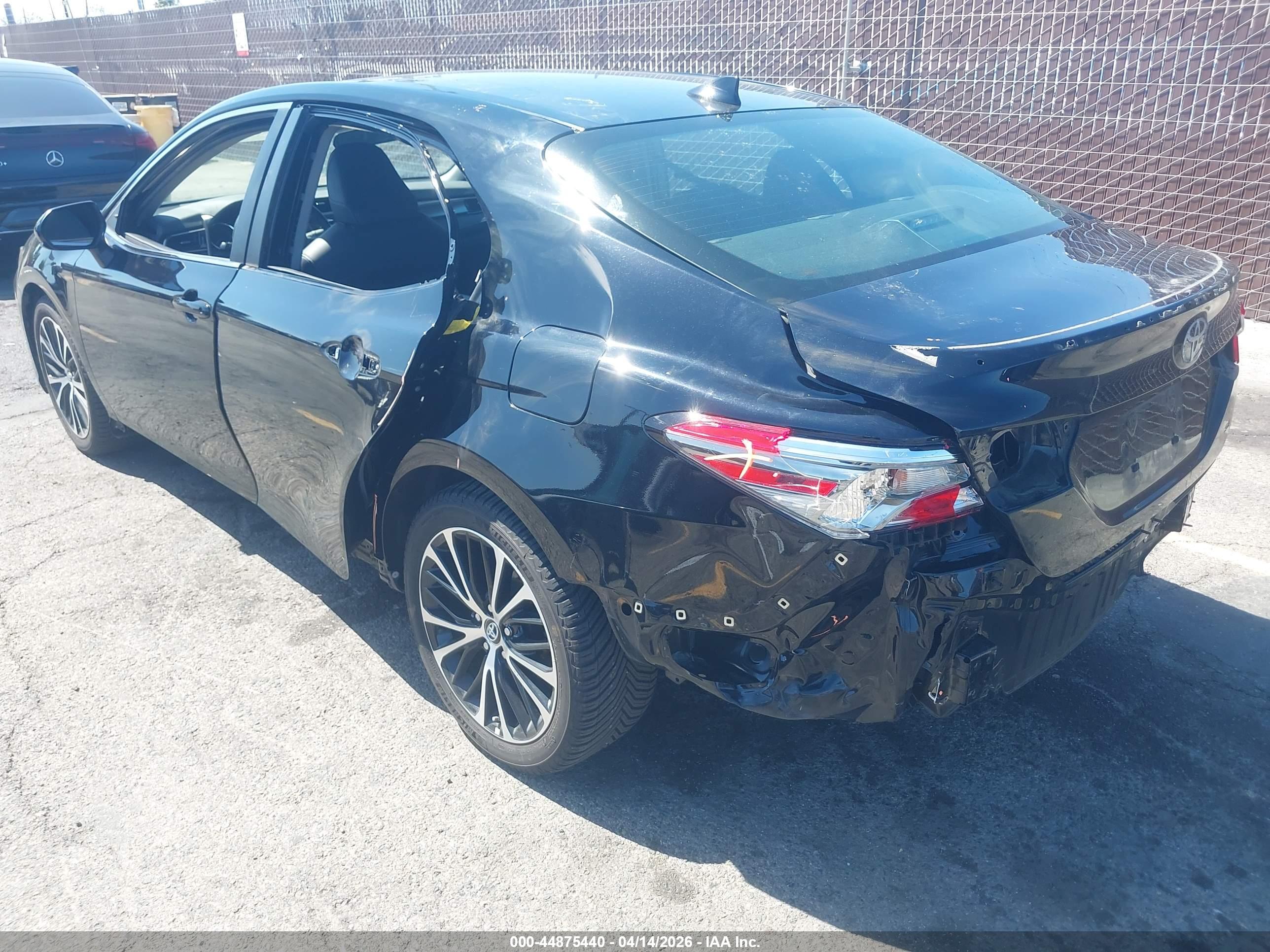 TOYOTA CAMRY image 3