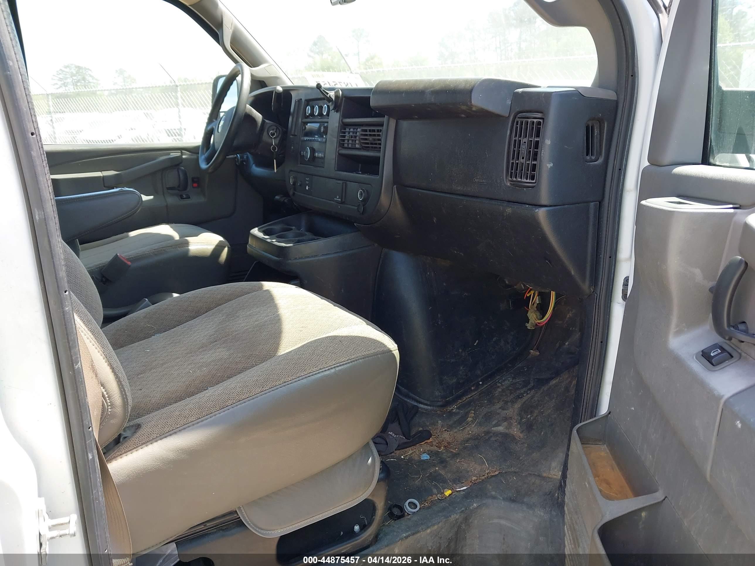 CHEVROLET EXPRESS image 5