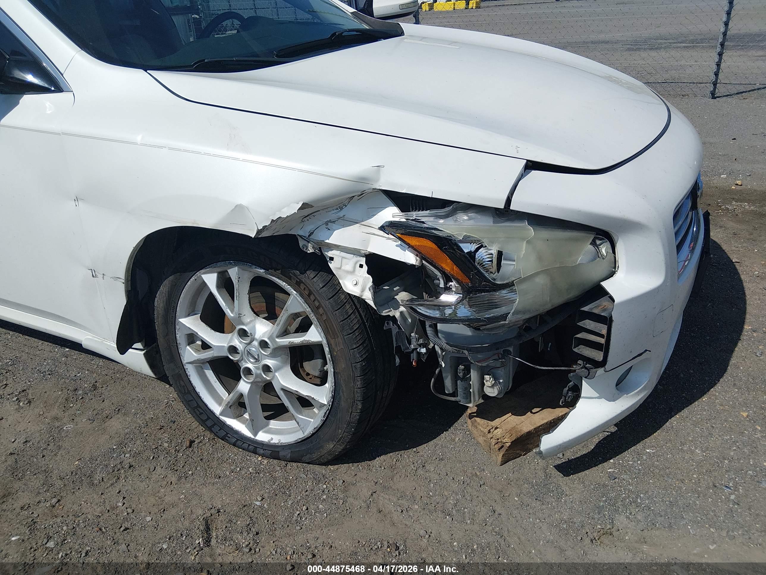 NISSAN MAXIMA image 6