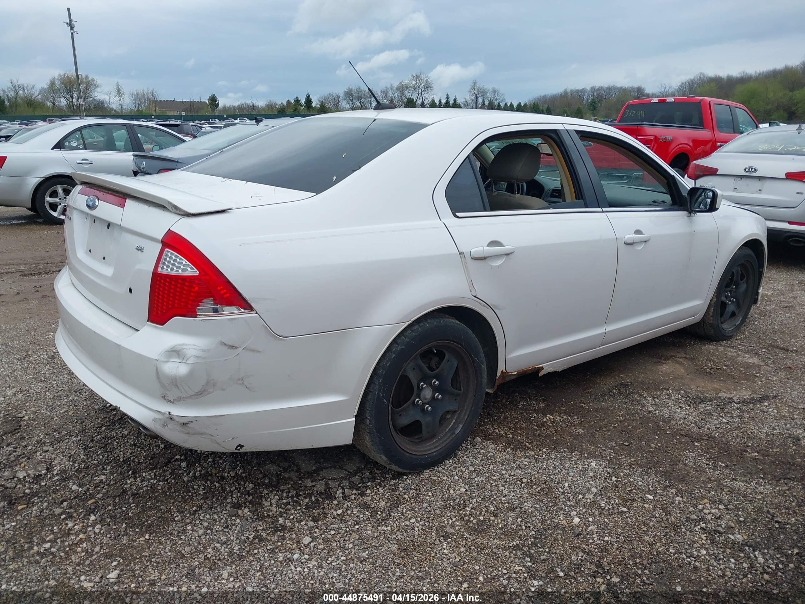 FORD FUSION image 4