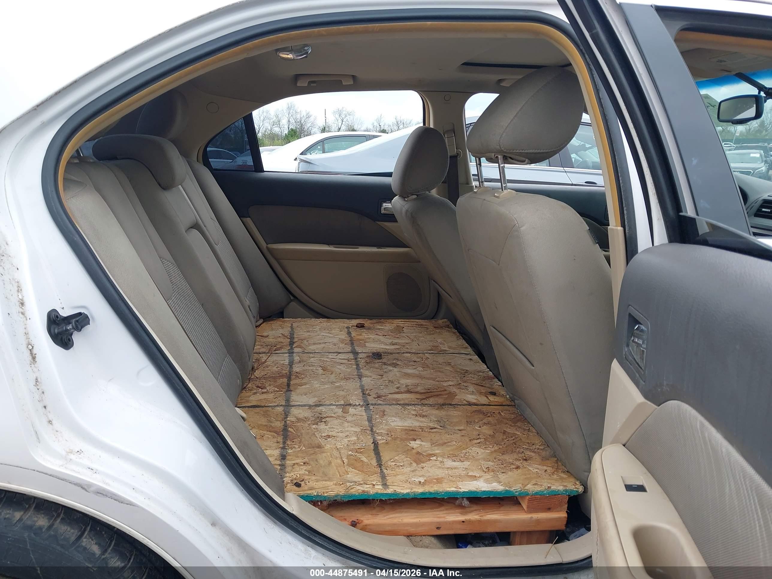FORD FUSION image 8