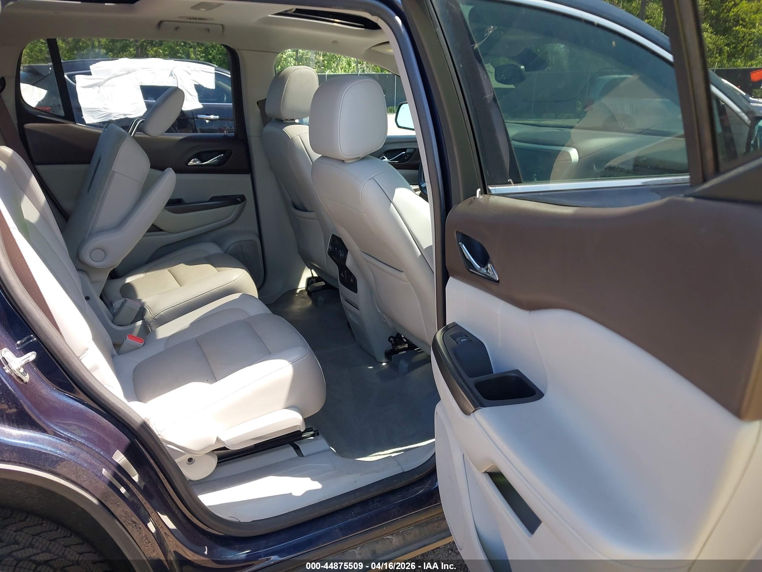 GMC ACADIA image 8