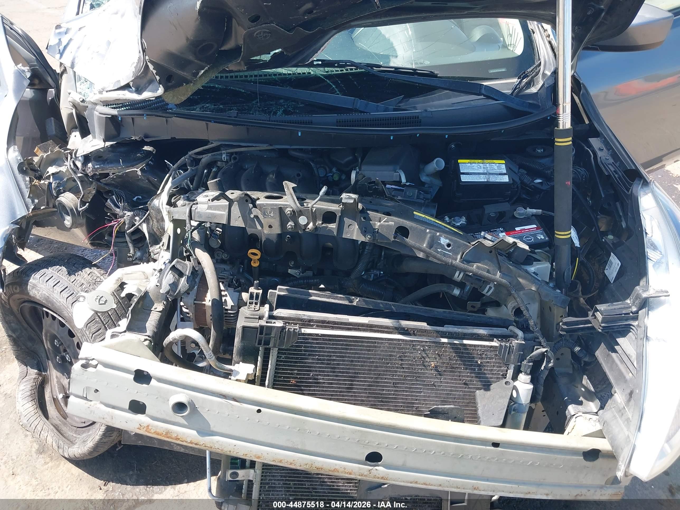 NISSAN VERSA image 10