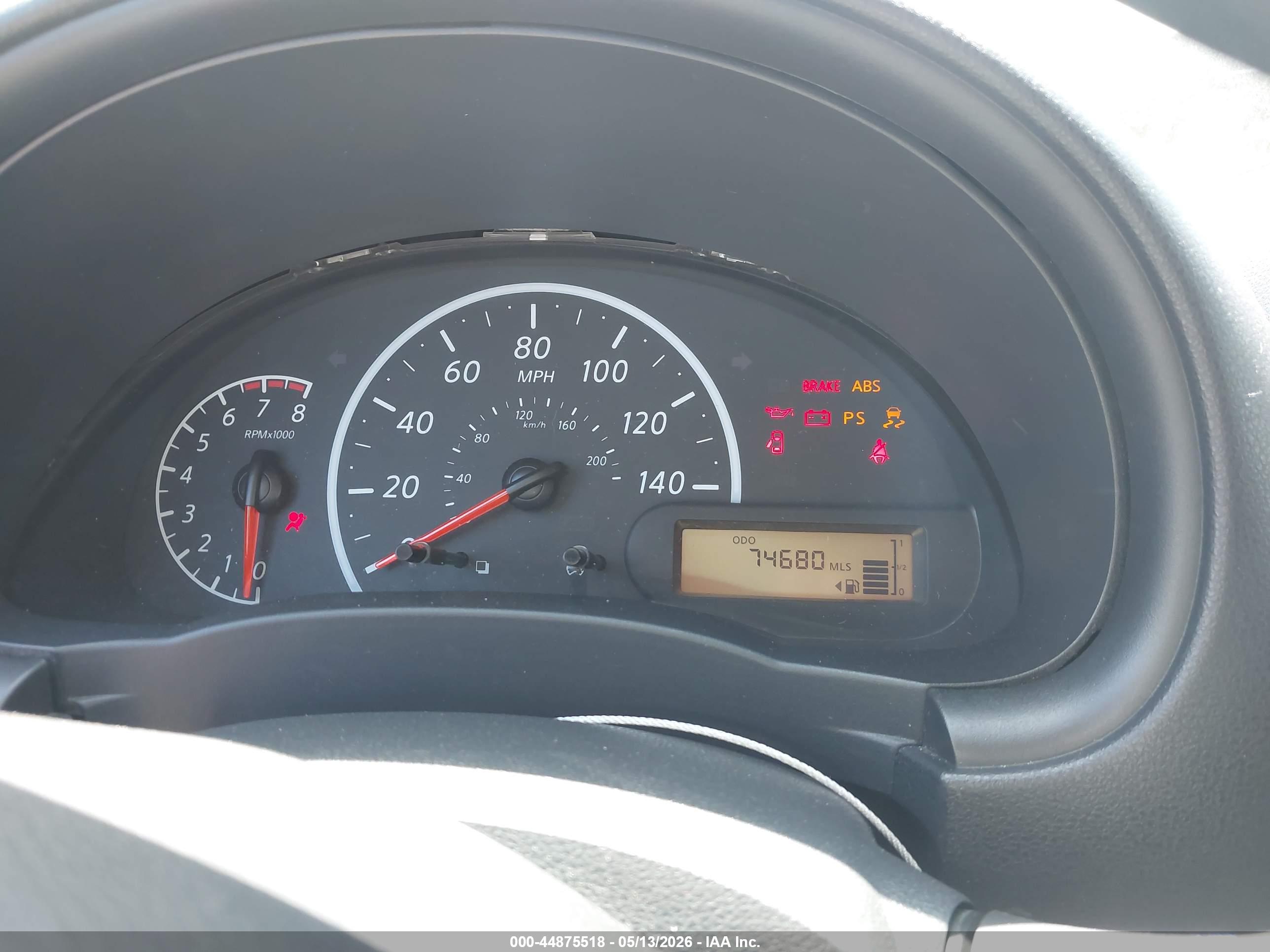 NISSAN VERSA image 7