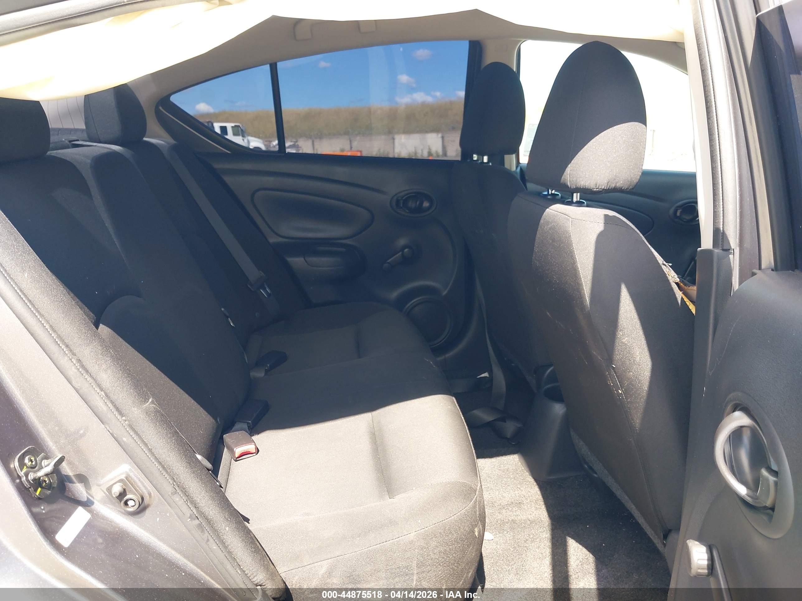 NISSAN VERSA image 8