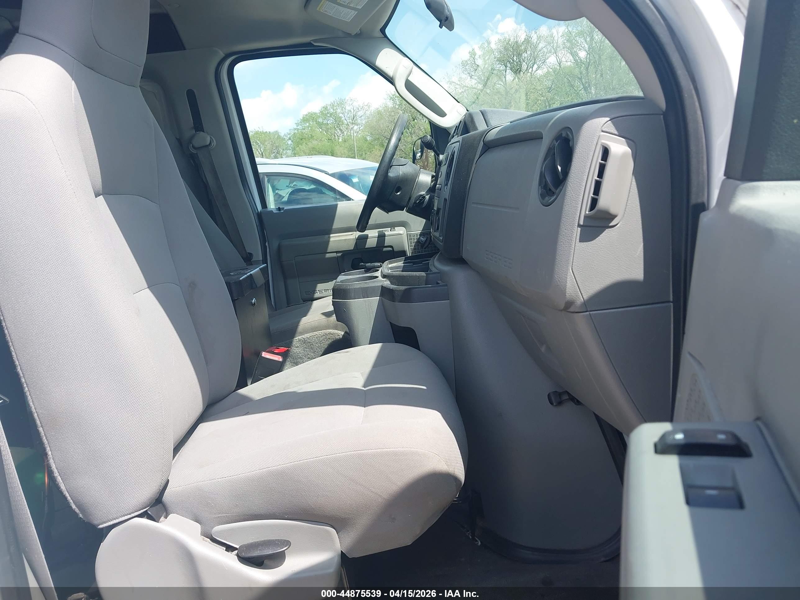 FORD E-150 image 5
