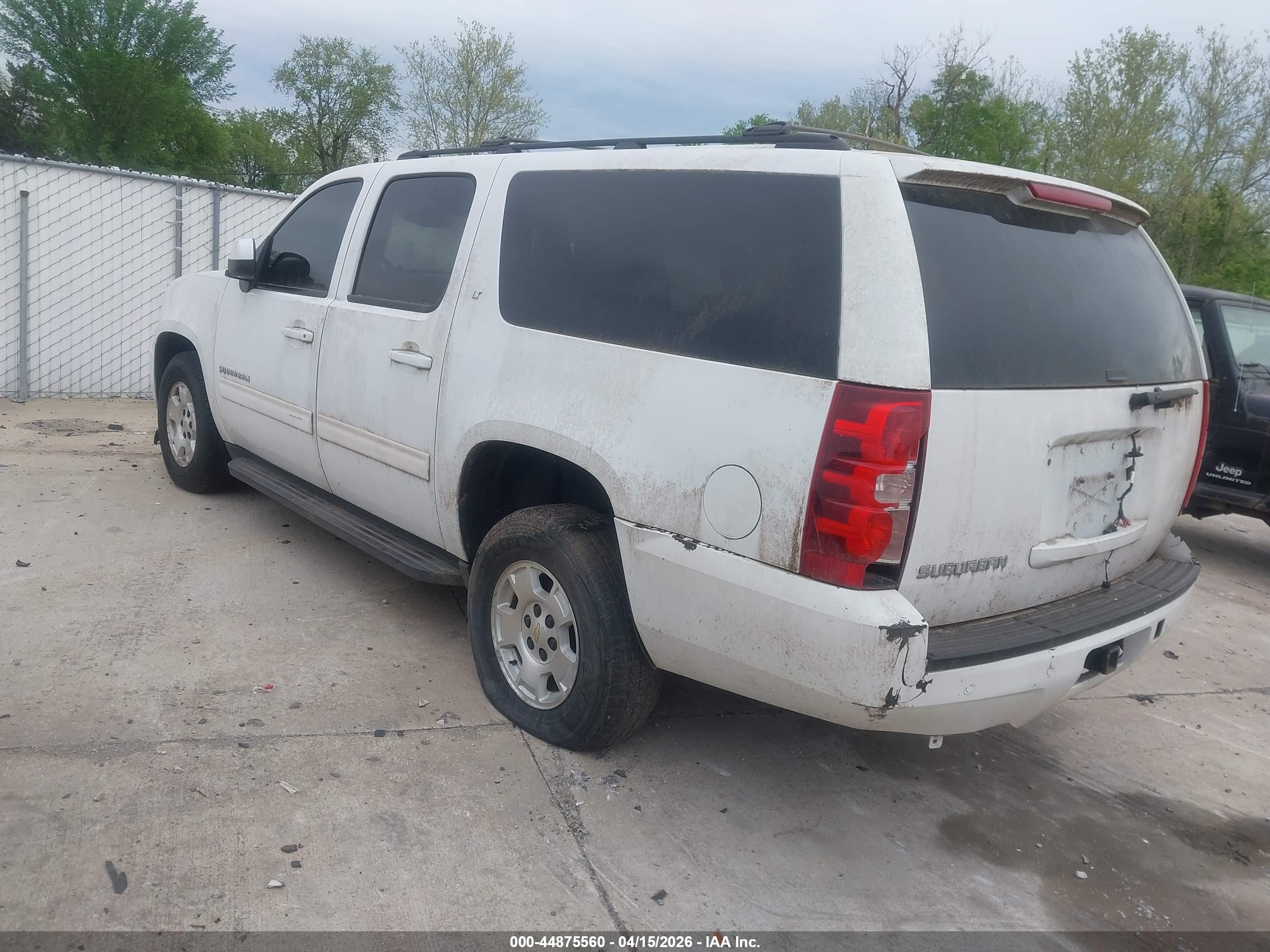 CHEVROLET SUBURBAN image 3