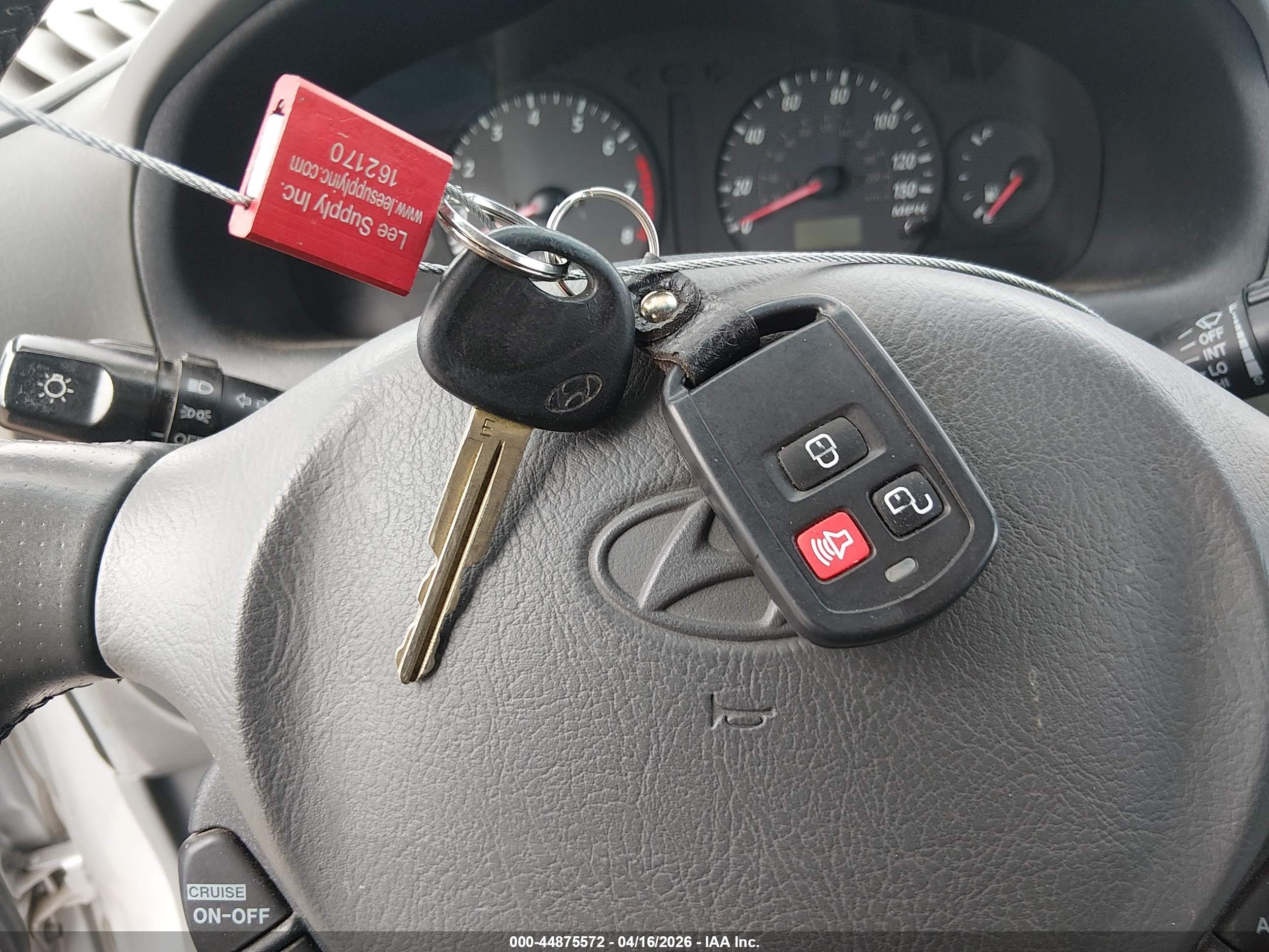 HYUNDAI SANTA image 11