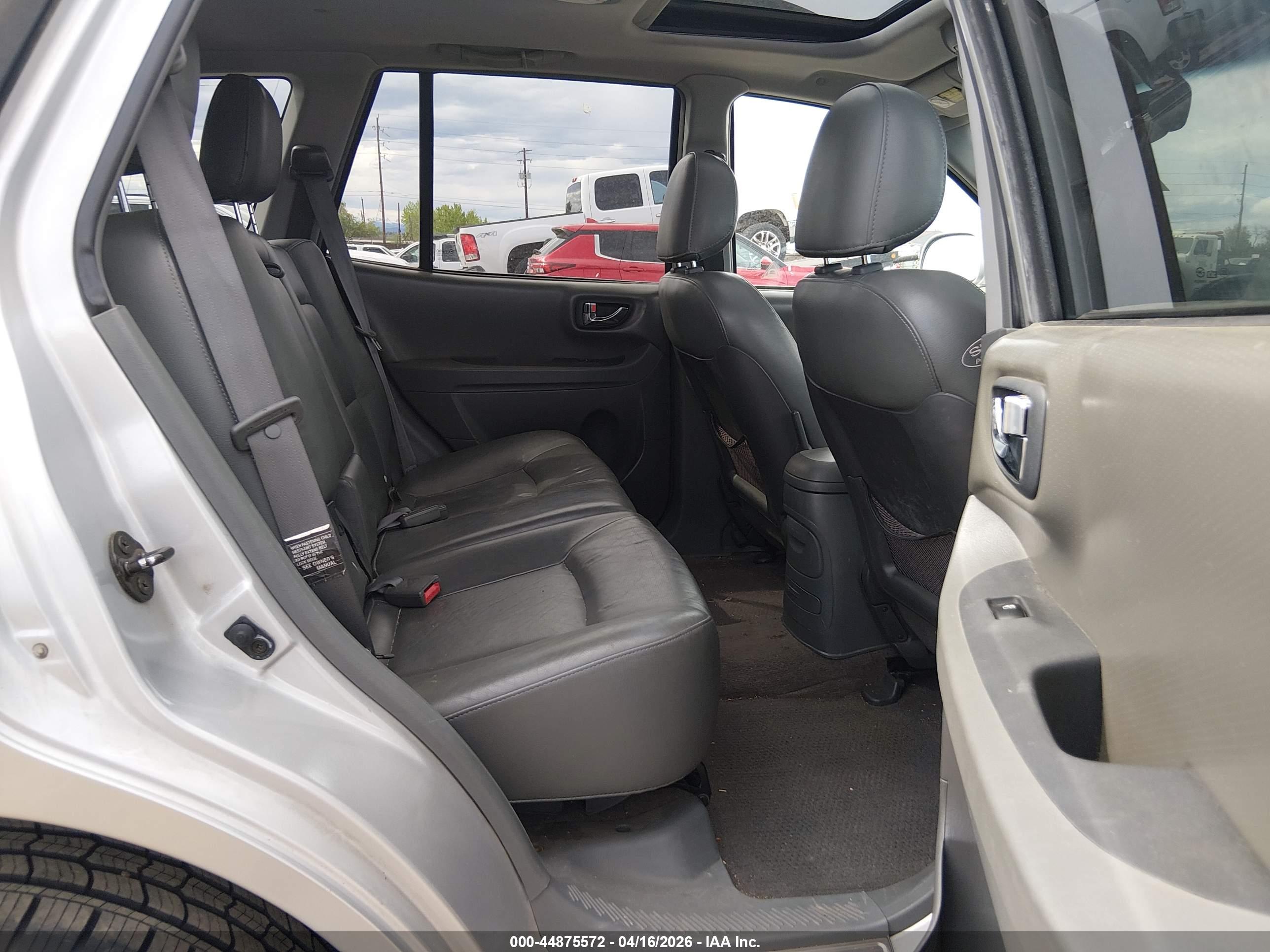 HYUNDAI SANTA image 8