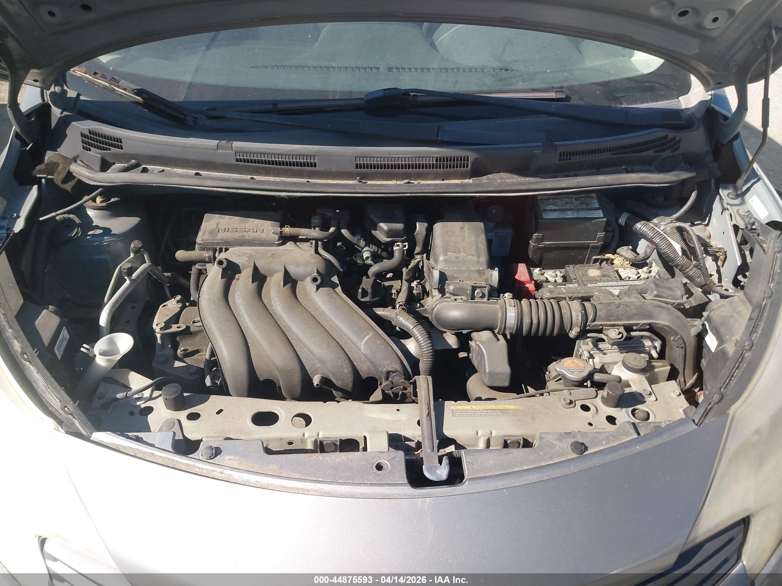 NISSAN VERSA image 10