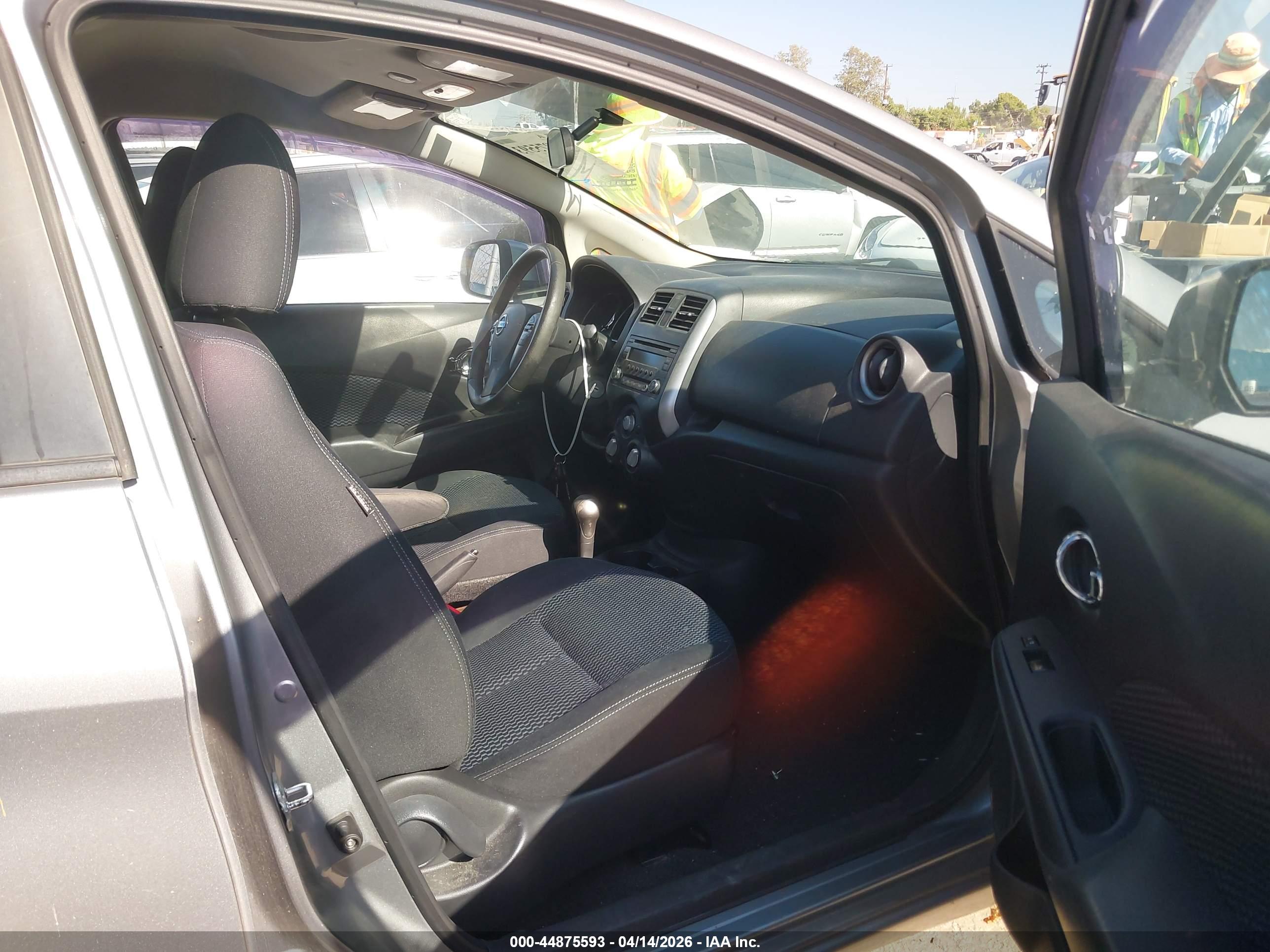 NISSAN VERSA image 5