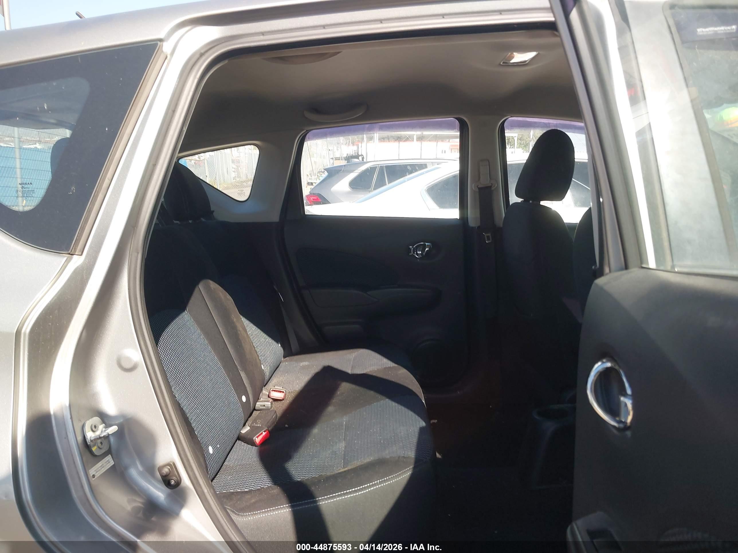 NISSAN VERSA image 8