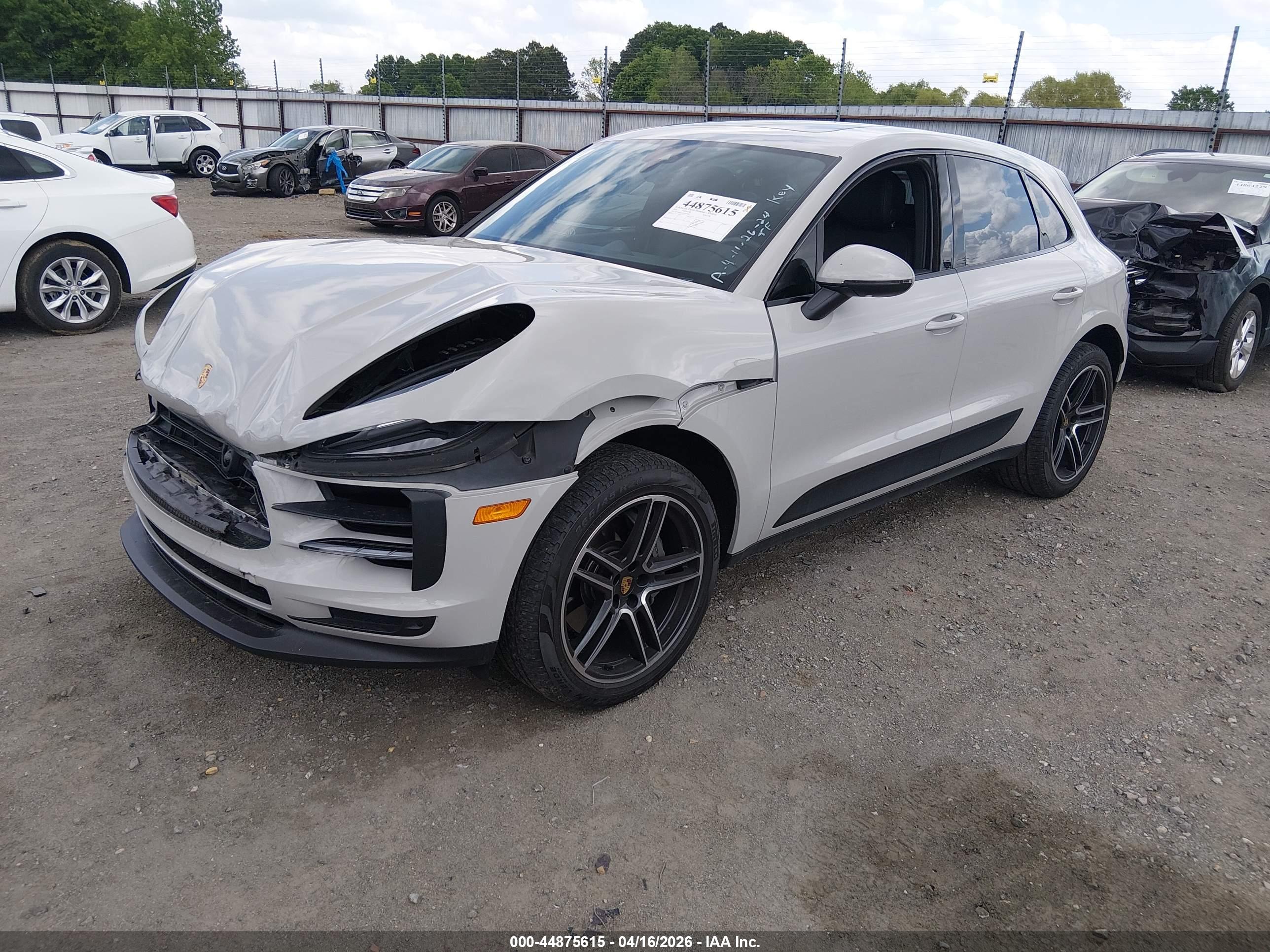 PORSCHE MACAN image 2